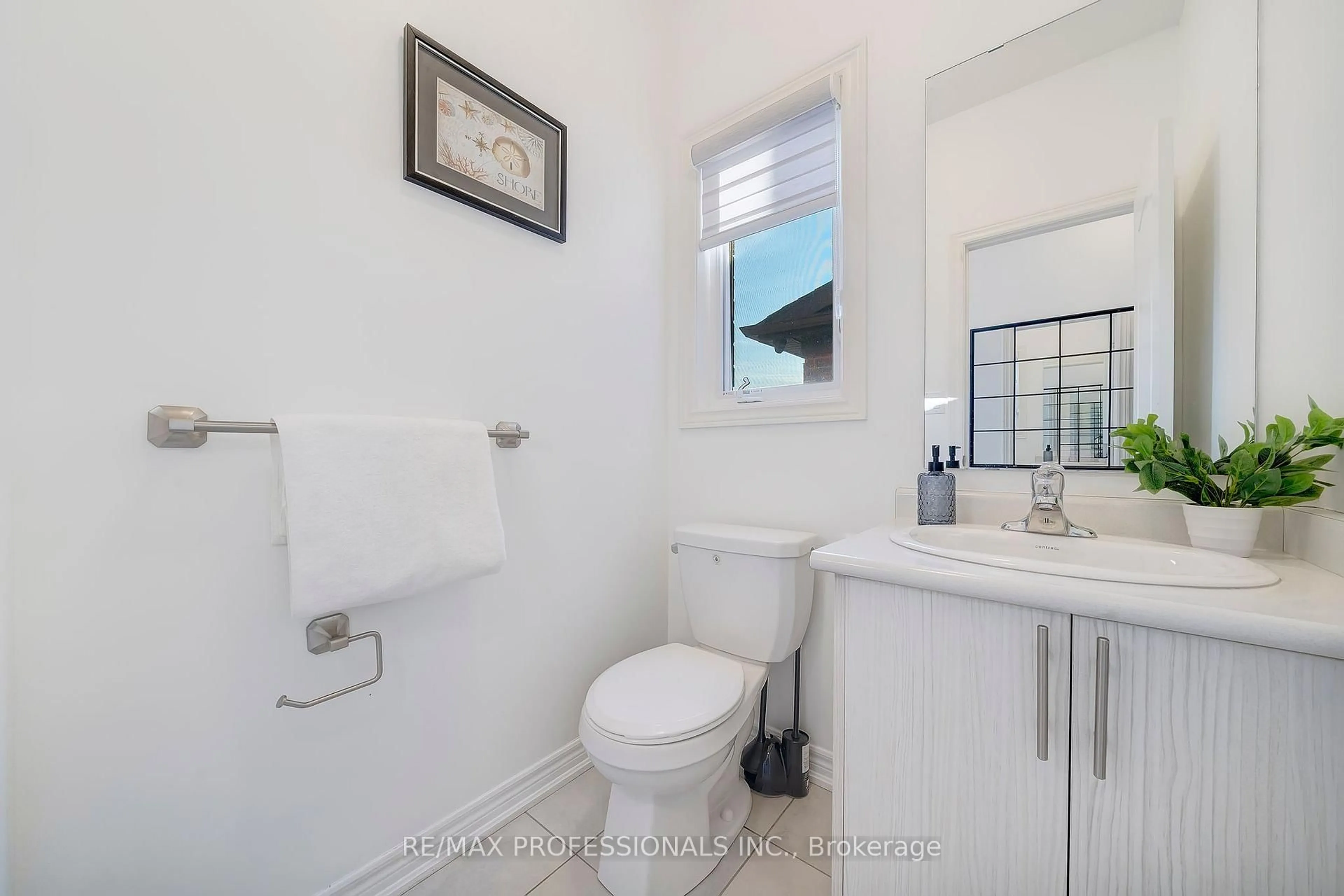 Standard bathroom, unknown for 7 Westfield Cres, Hamilton Ontario L8B 1Y1