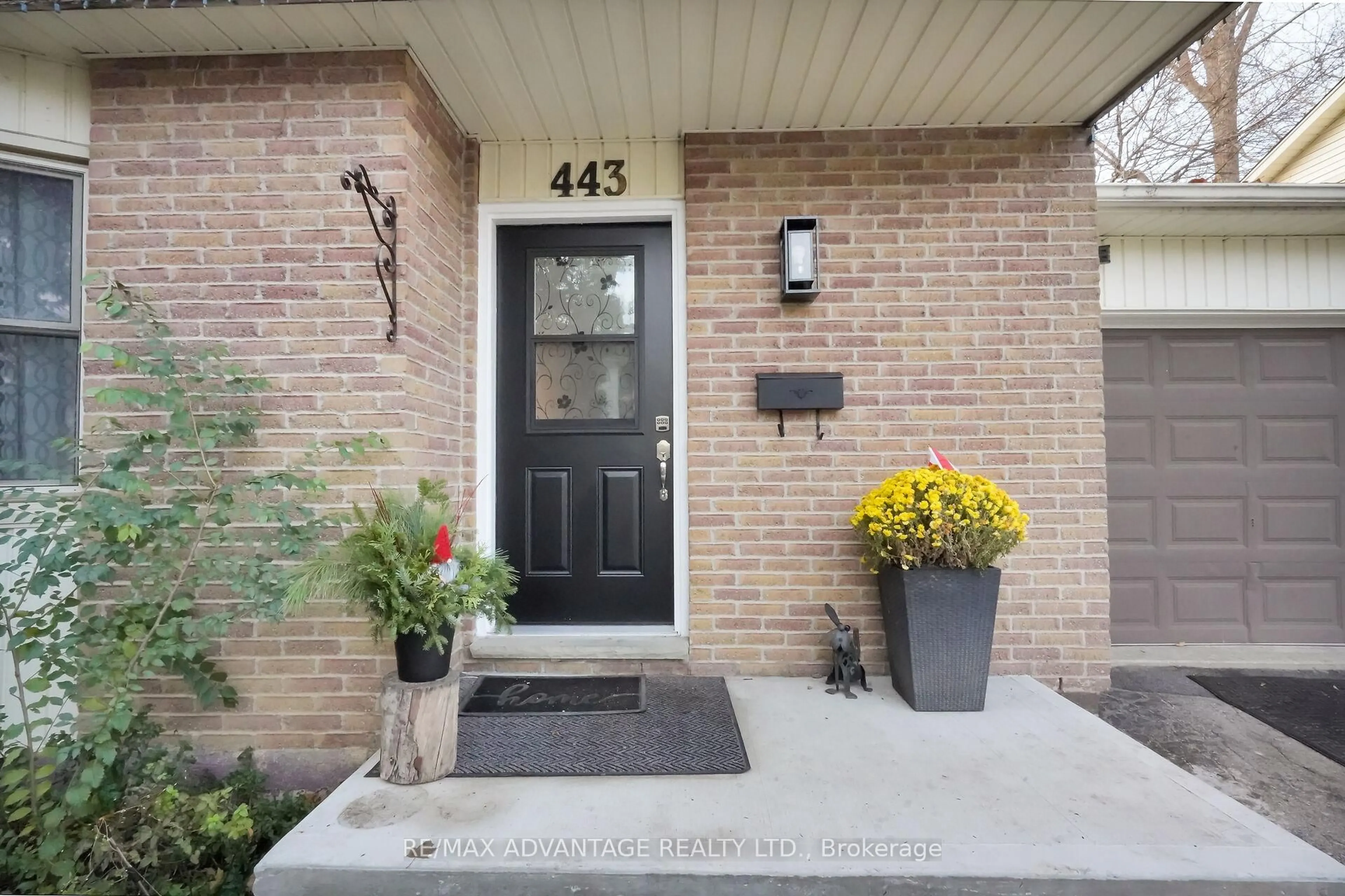 Indoor entryway for 443 Sandringham Cres, London South Ontario N6C 5B3