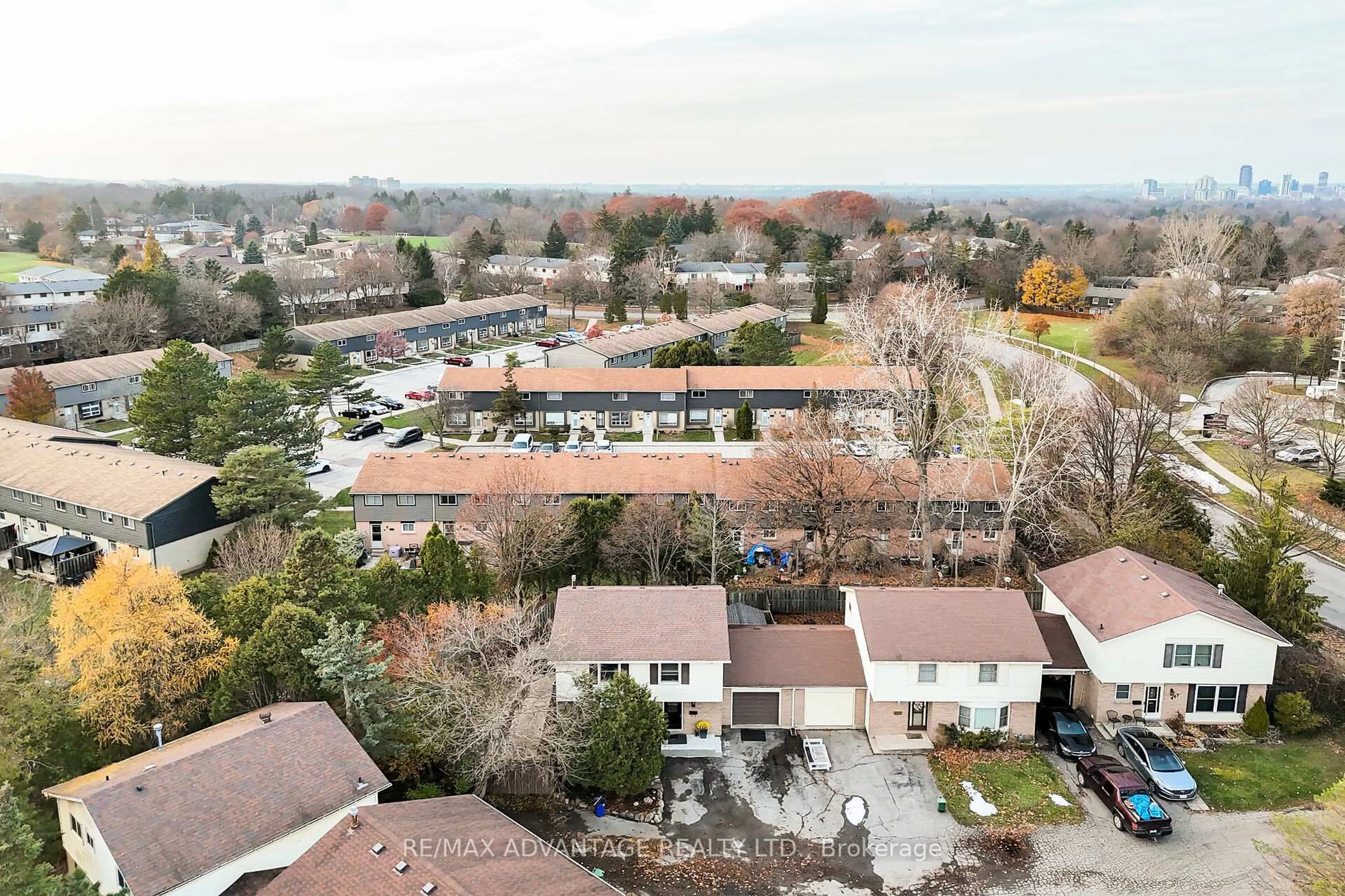 A pic from outside/outdoor area/front of a property/back of a property/a pic from drone, unknown for 443 Sandringham Cres, London South Ontario N6C 5B3