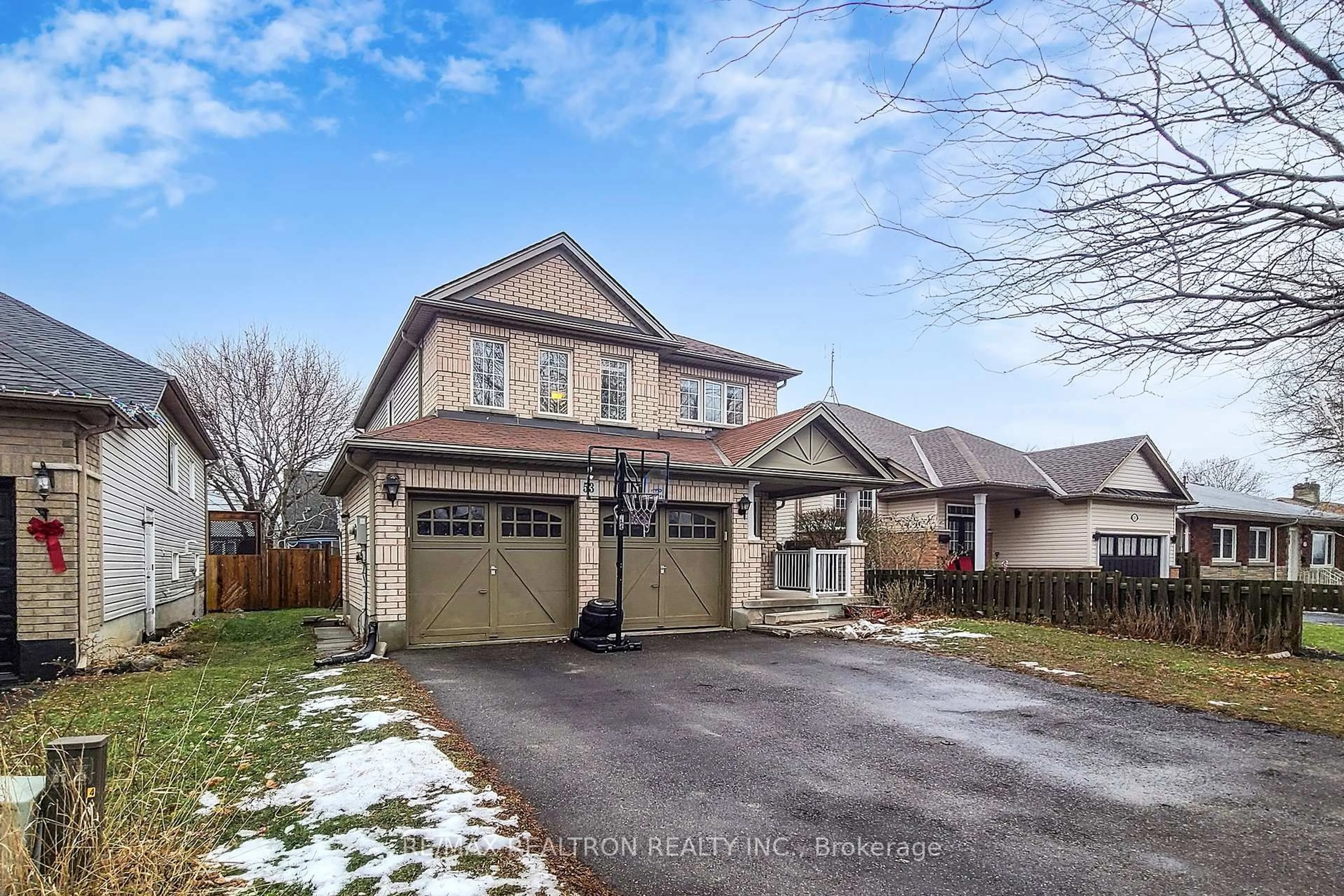 Home with brick exterior material, street for 53 Longfellow Ave, St. Catharines Ontario L2R 6N8