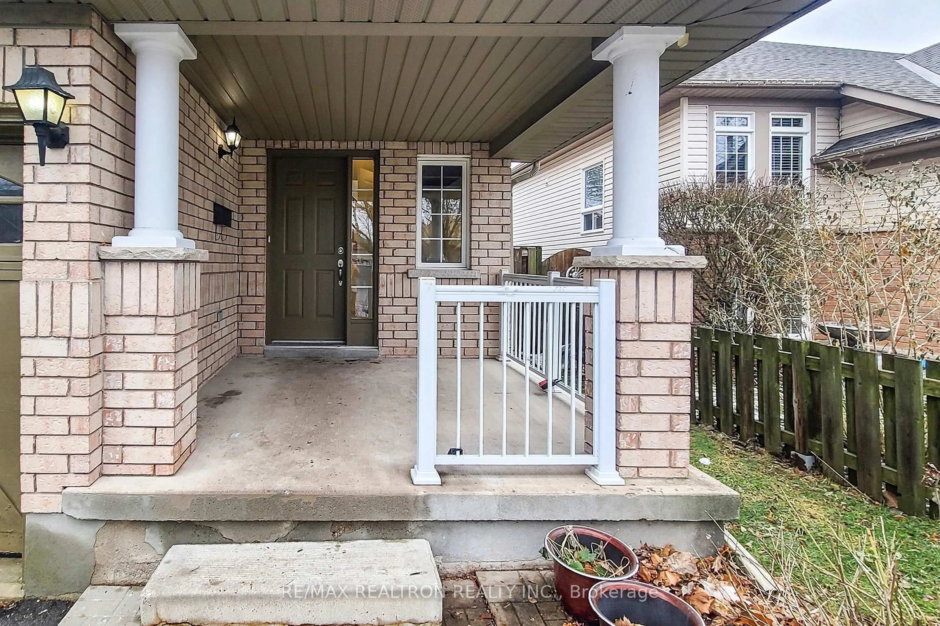 Unknown for 53 Longfellow Ave, St. Catharines Ontario L2R 6N8