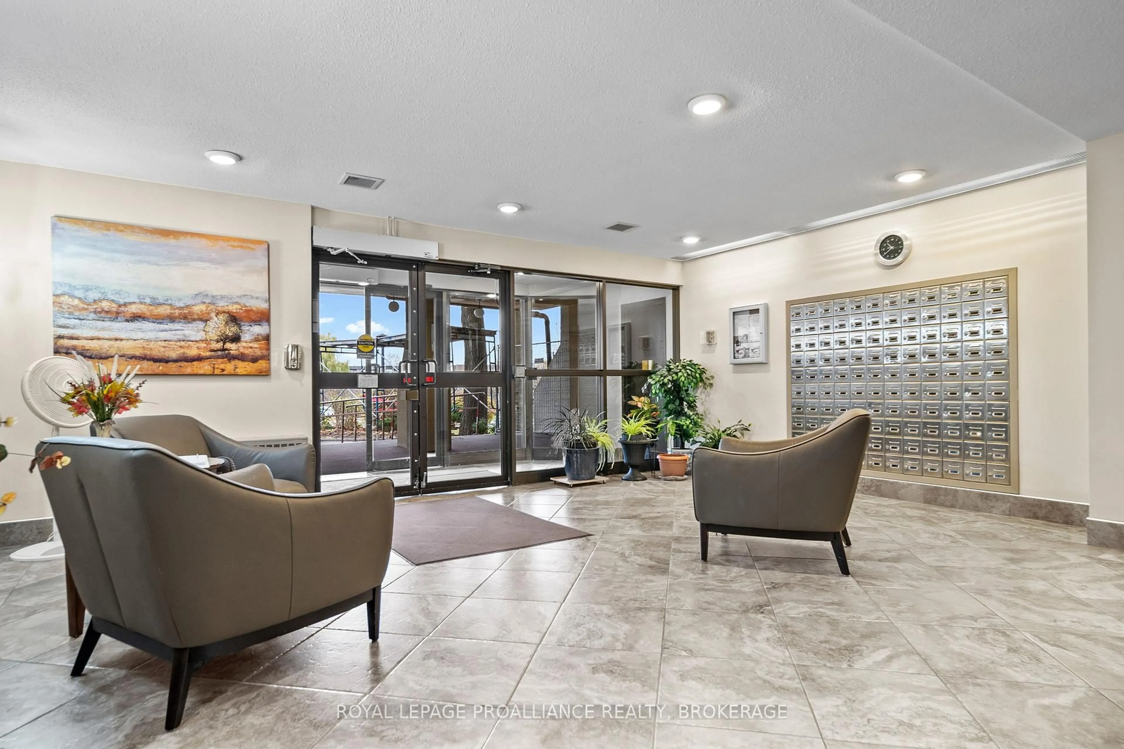 Indoor foyer for 66 Greenview Dr #510, Kingston Ontario K7M 7C5