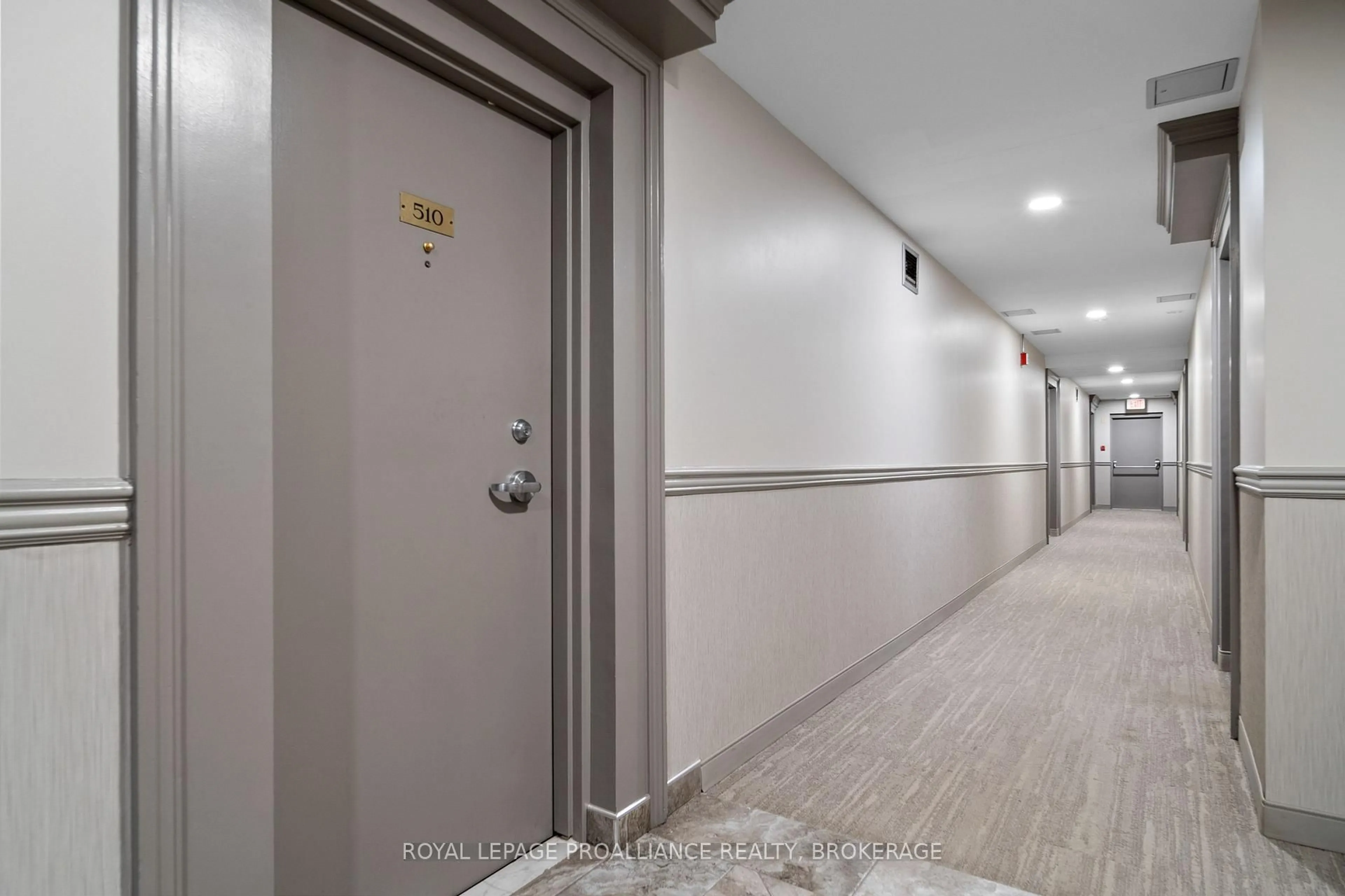 Indoor foyer for 66 Greenview Dr #510, Kingston Ontario K7M 7C5