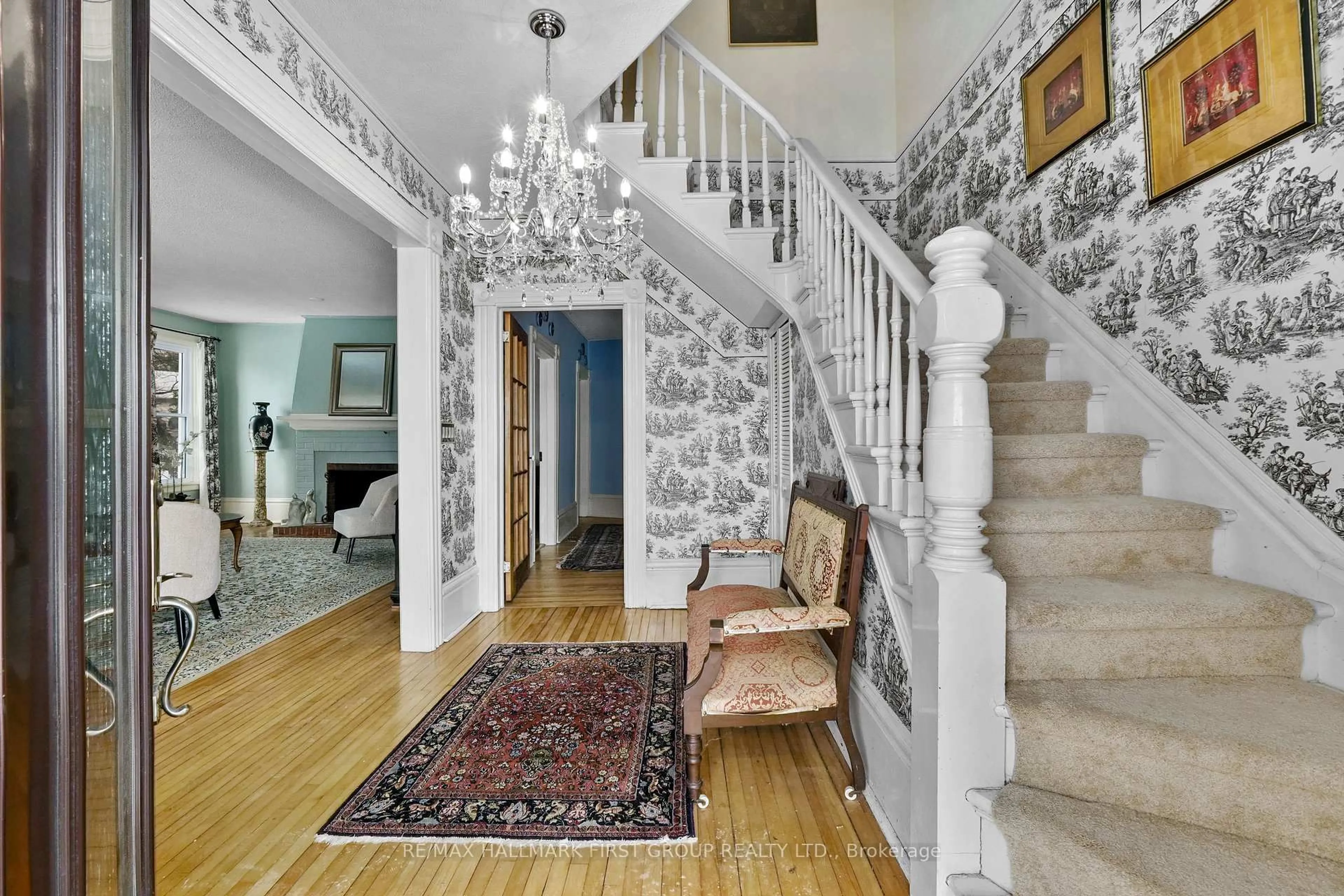 Indoor foyer for 54 Toronto St, Cramahe Ontario K0K 1S0