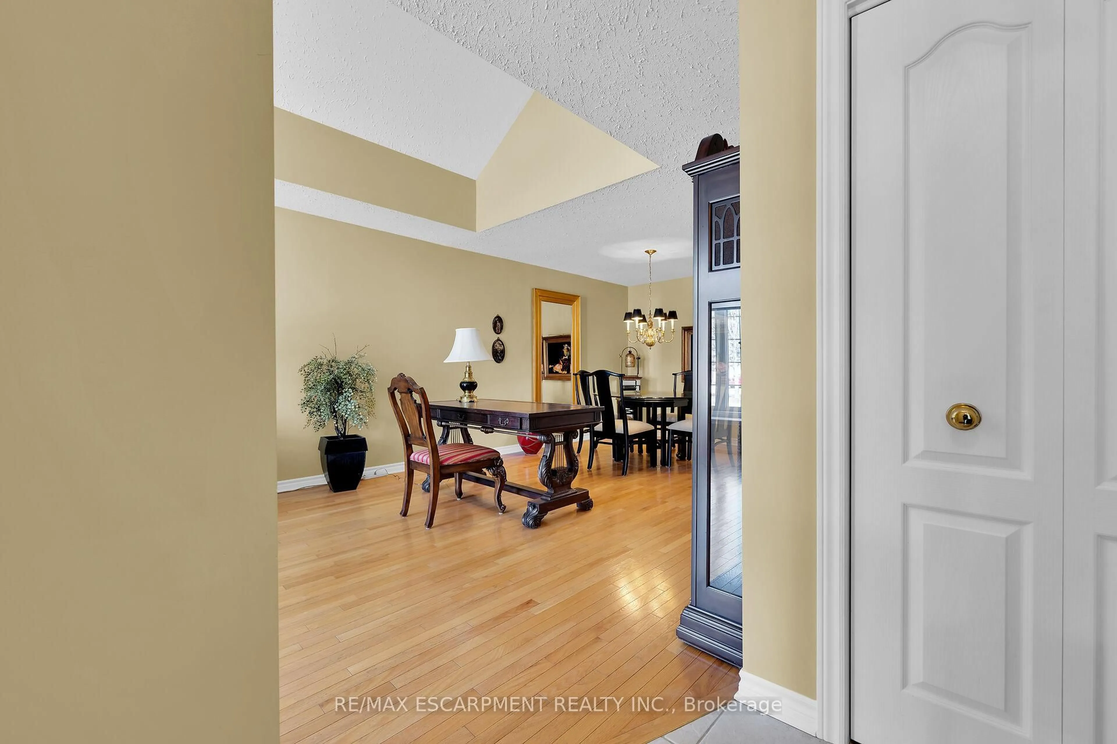 Indoor foyer for 1439 NIAGARA STONE Rd #18, Niagara-on-the-Lake Ontario L0S 1J0