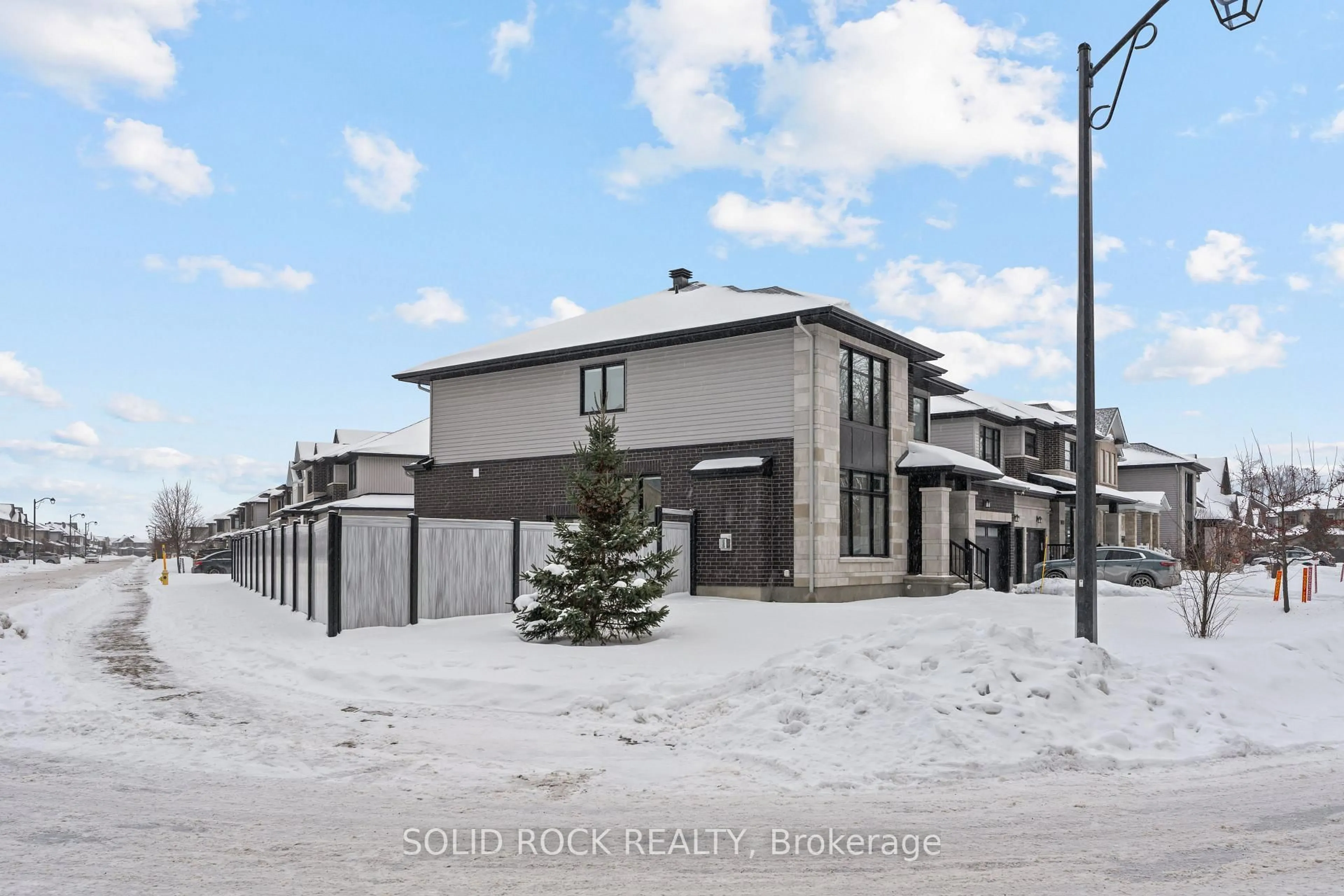 Unknown for 242 Shinleaf Cres, Ottawa Ontario K1W 0J2