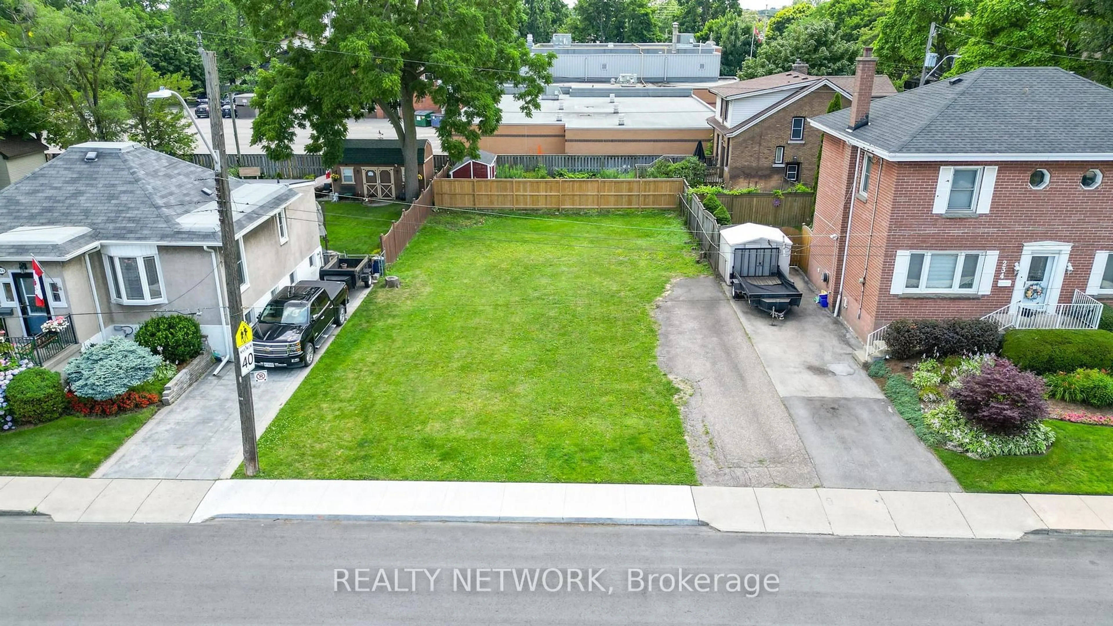 A pic from outside/outdoor area/front of a property/back of a property/a pic from drone, city buildings view from balcony for 238 Mountain Park Ave, Hamilton Ontario L8V 1A4