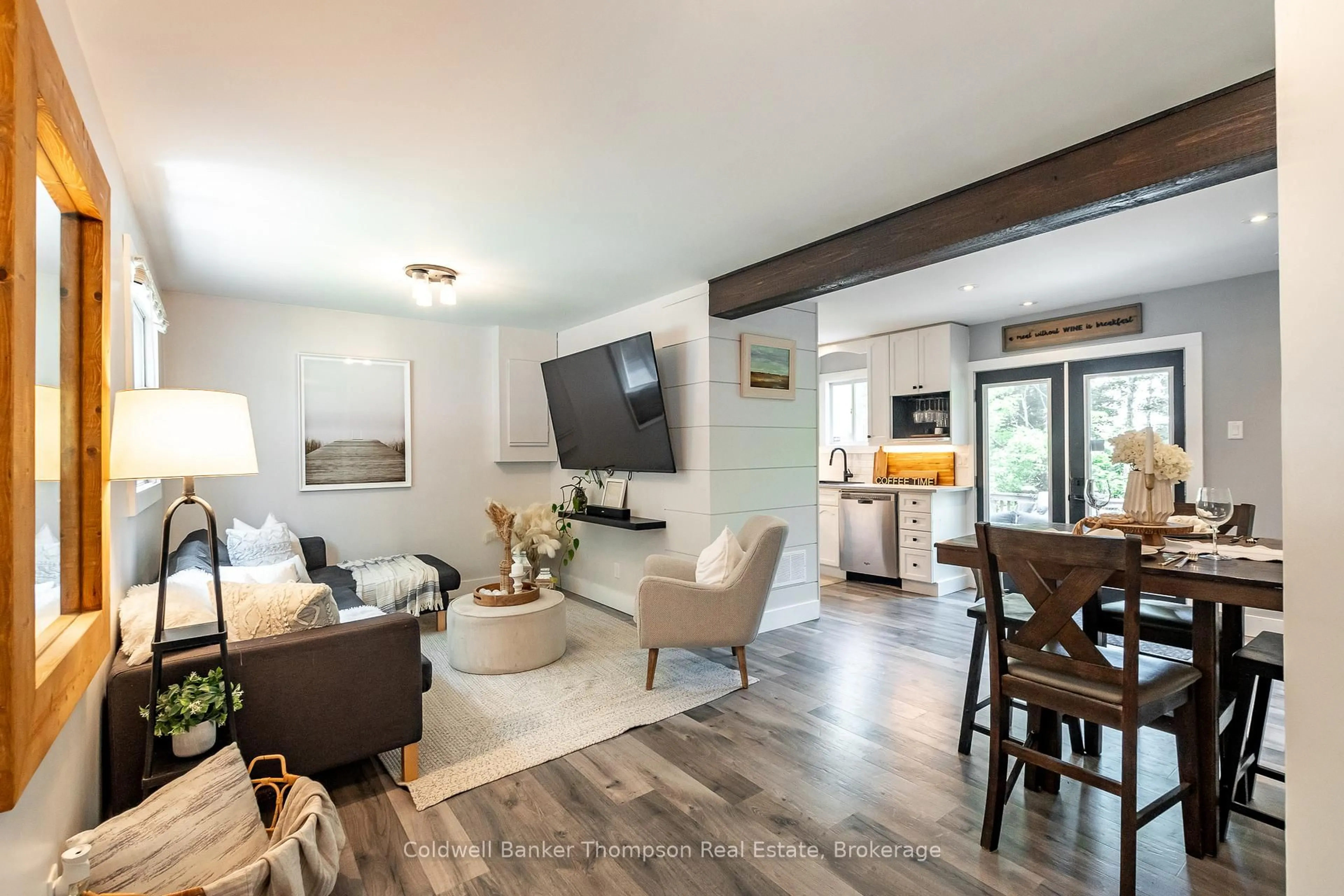 Living room with furniture, wood/laminate floor for 16 Walpole St, Huntsville Ontario P1H 1V3