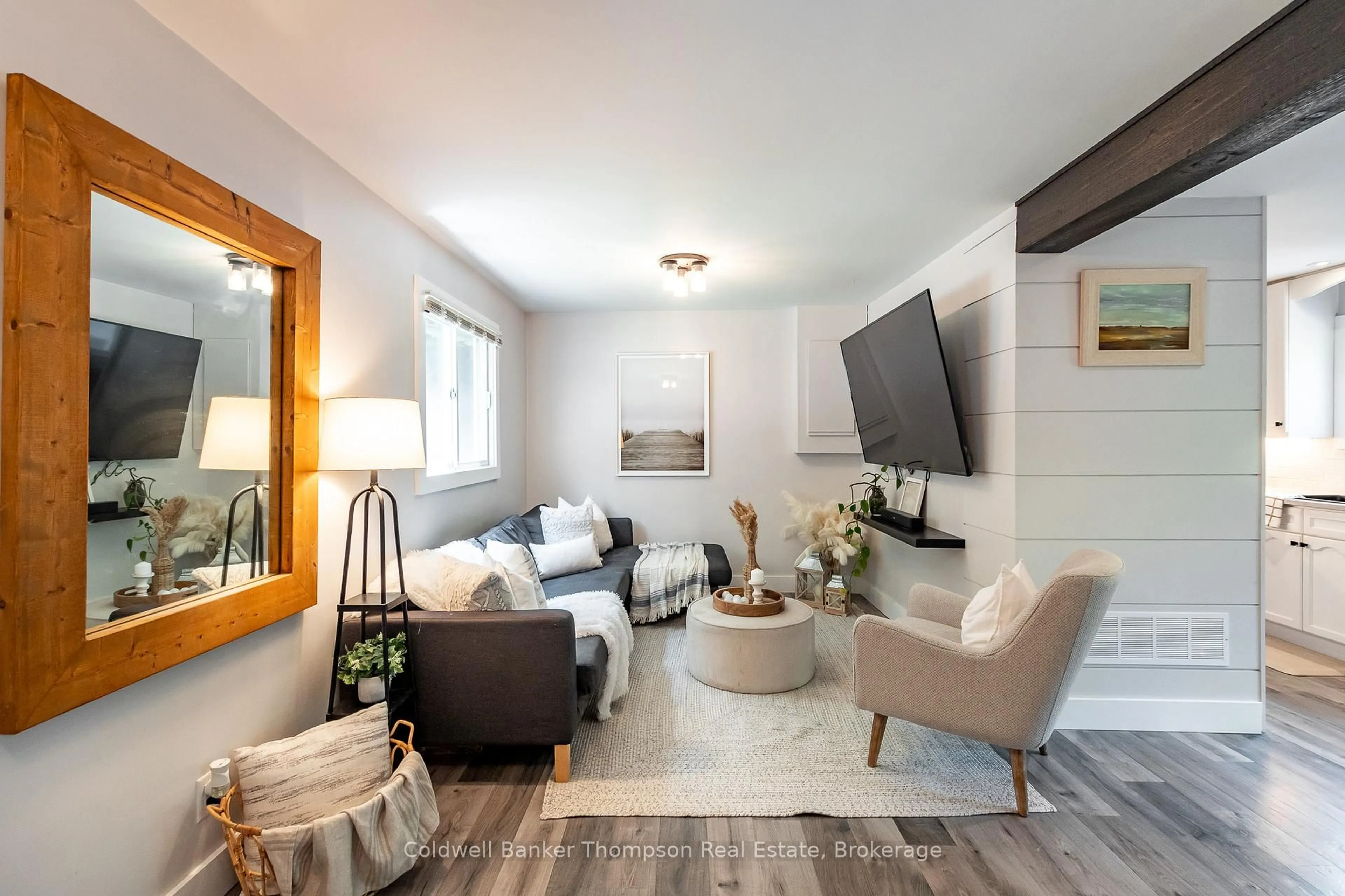 Living room with furniture, wood/laminate floor for 16 Walpole St, Huntsville Ontario P1H 1V3