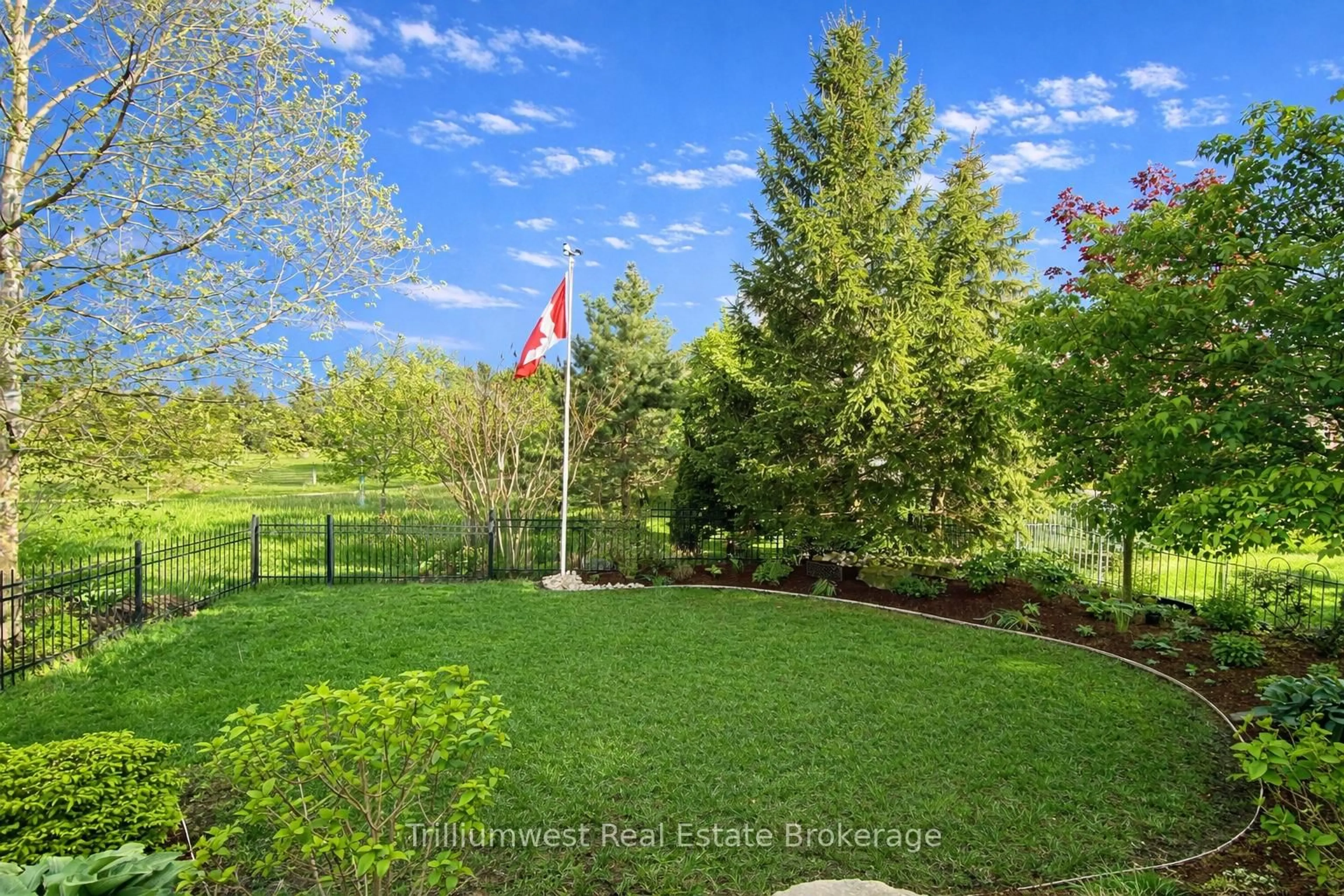 Patio, water/lake/river/ocean view for 610 Rock Point Cres, Waterloo Ontario N2V 2K3