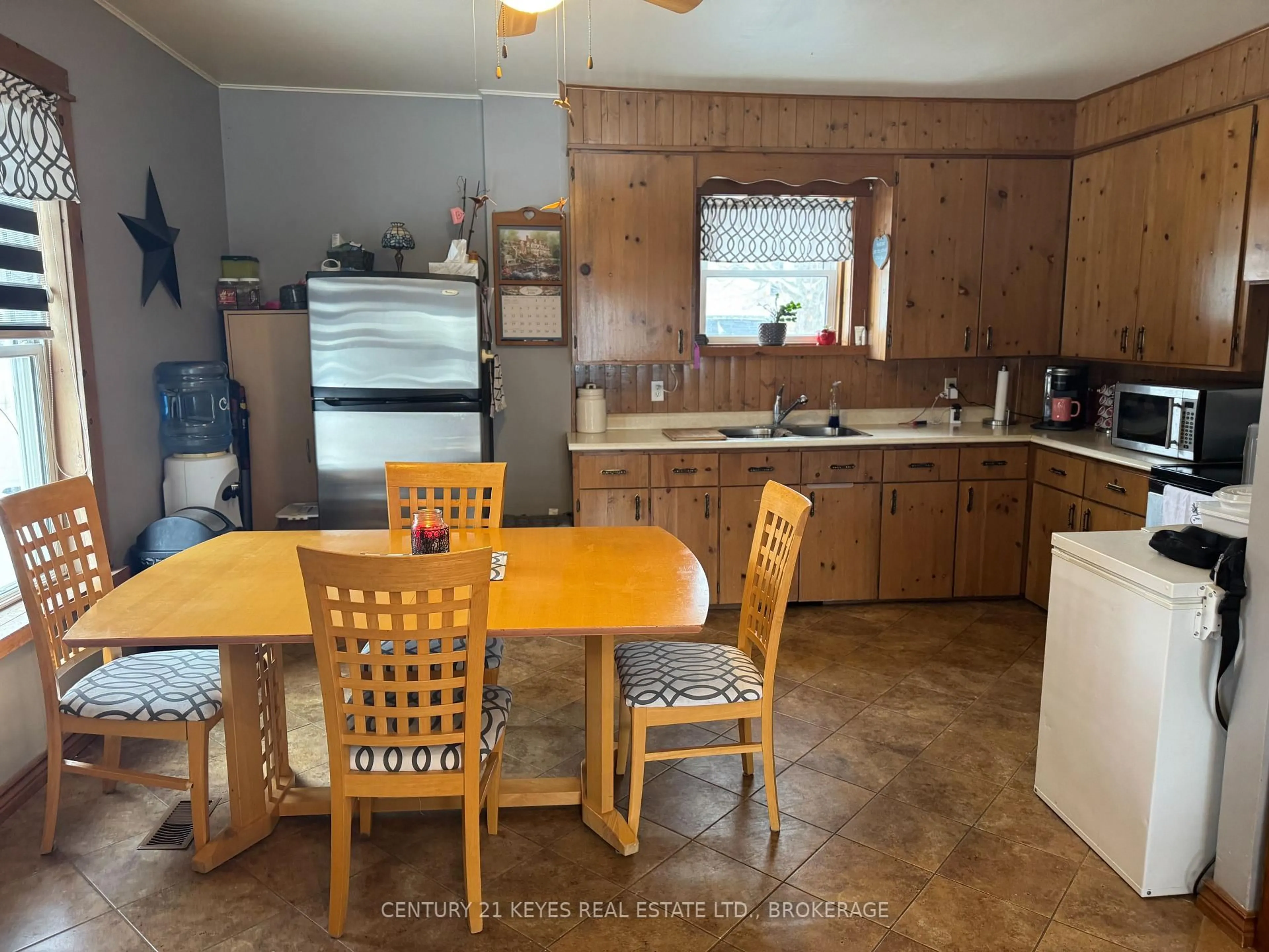 Standard kitchen, ceramic/tile floor for 11 James St St, Lansdowne Village Ontario K0E 1L0