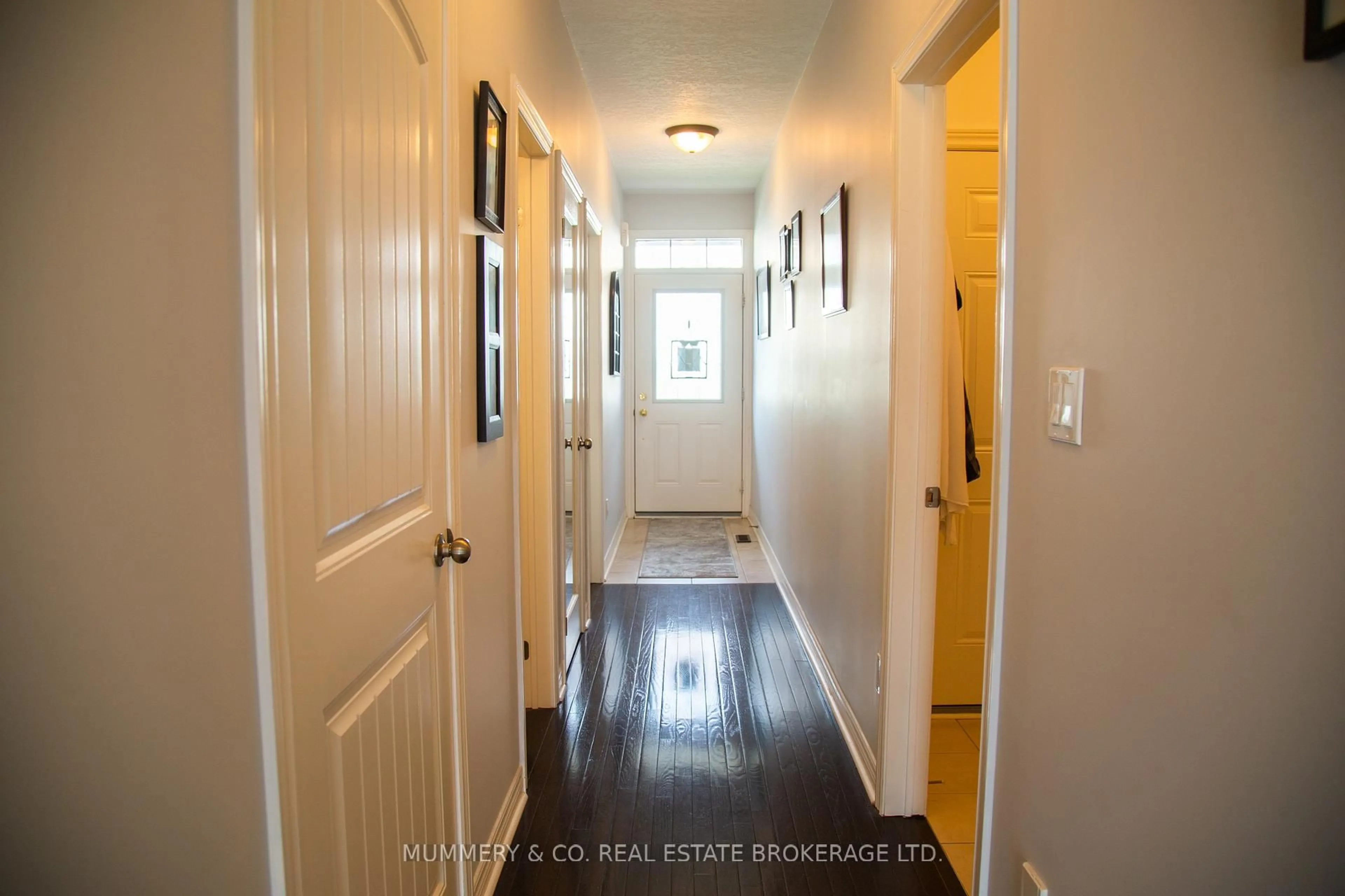 Indoor entryway for 410 Queen St #25, Norfolk Ontario N3Y 0B3