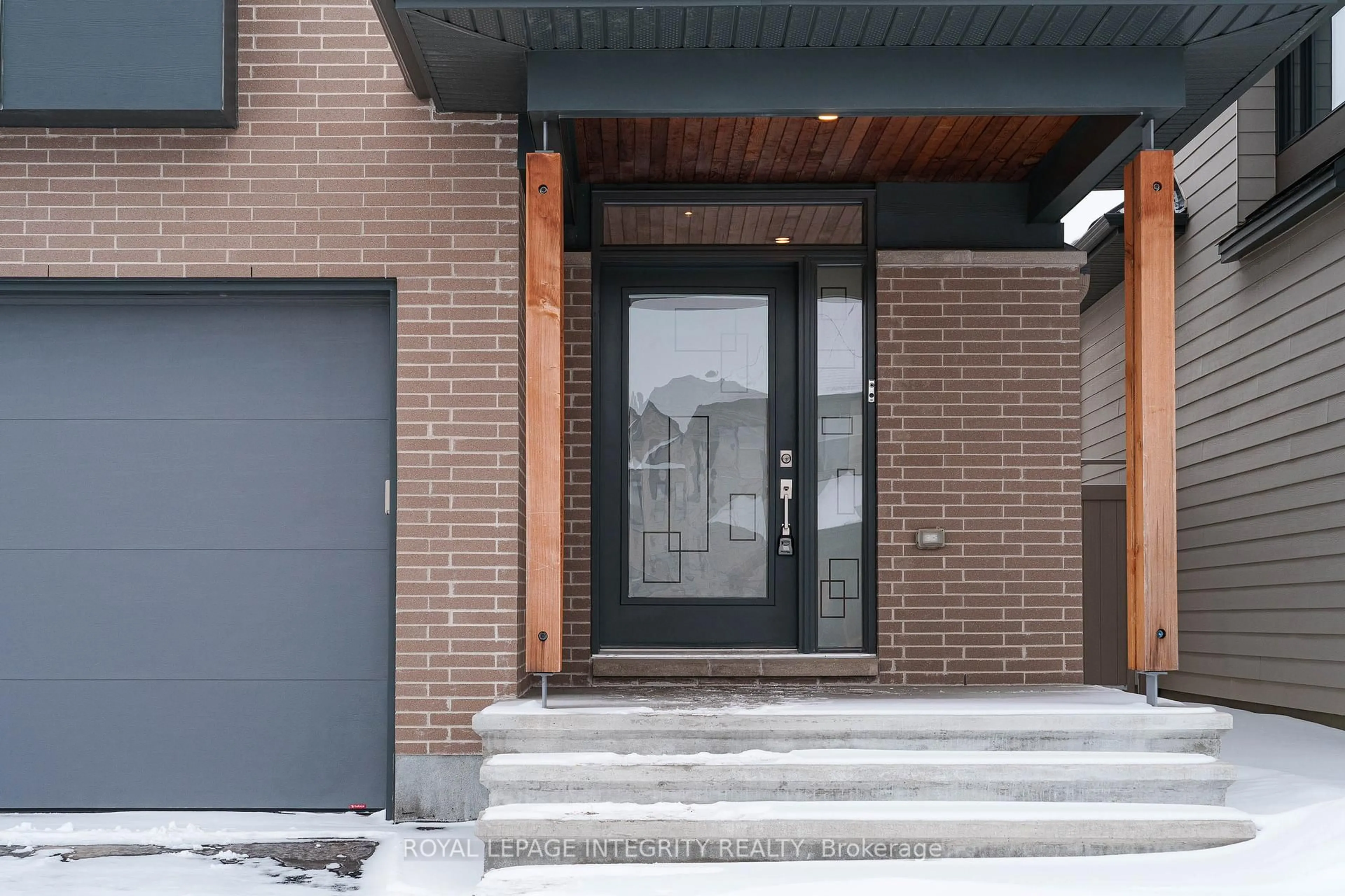 Unknown for 899 Ralph Hennessy Ave, Ottawa Ontario K1X 0B1