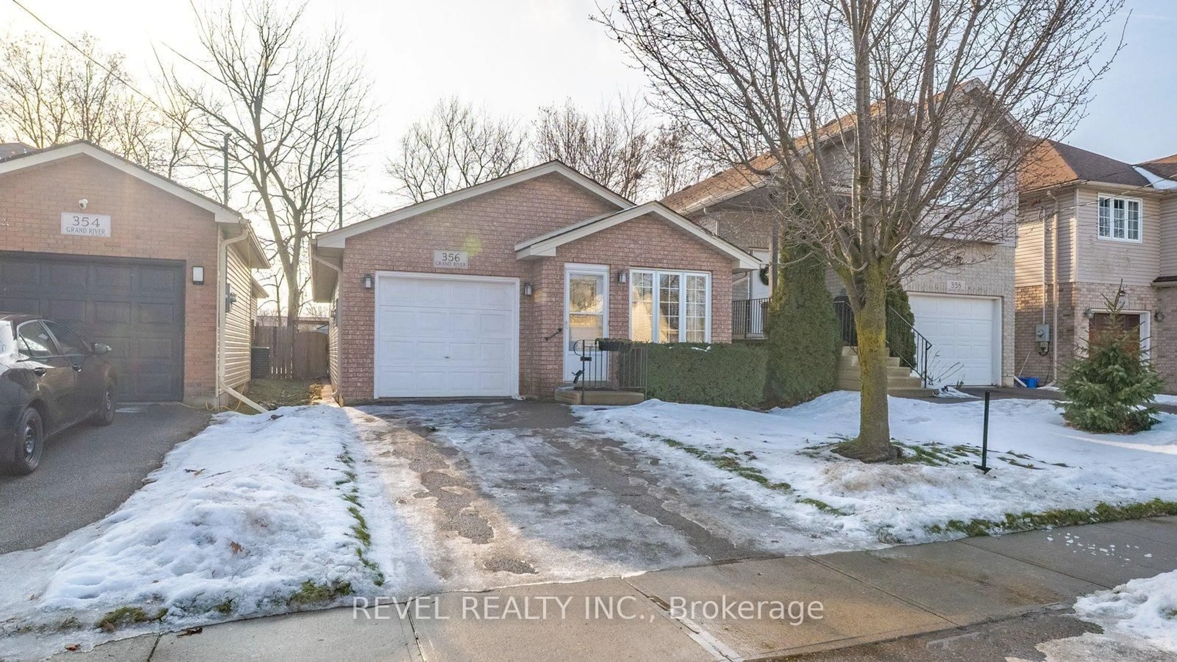 Unknown for 356 Grand River Ave, Brantford Ontario N3T 4Y8