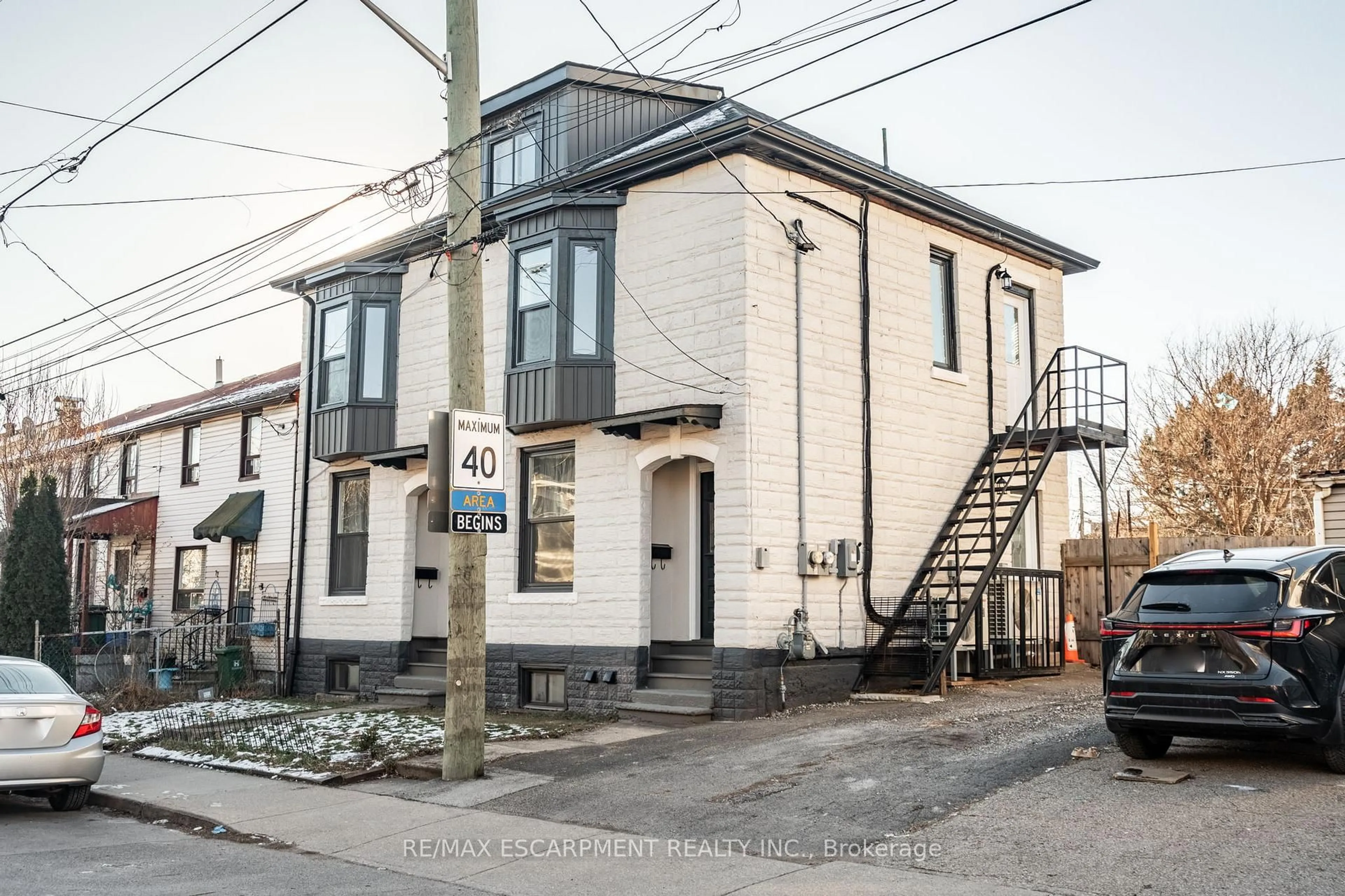 Patio, street for 68-70 Robert St, Hamilton Ontario L8L 2P3