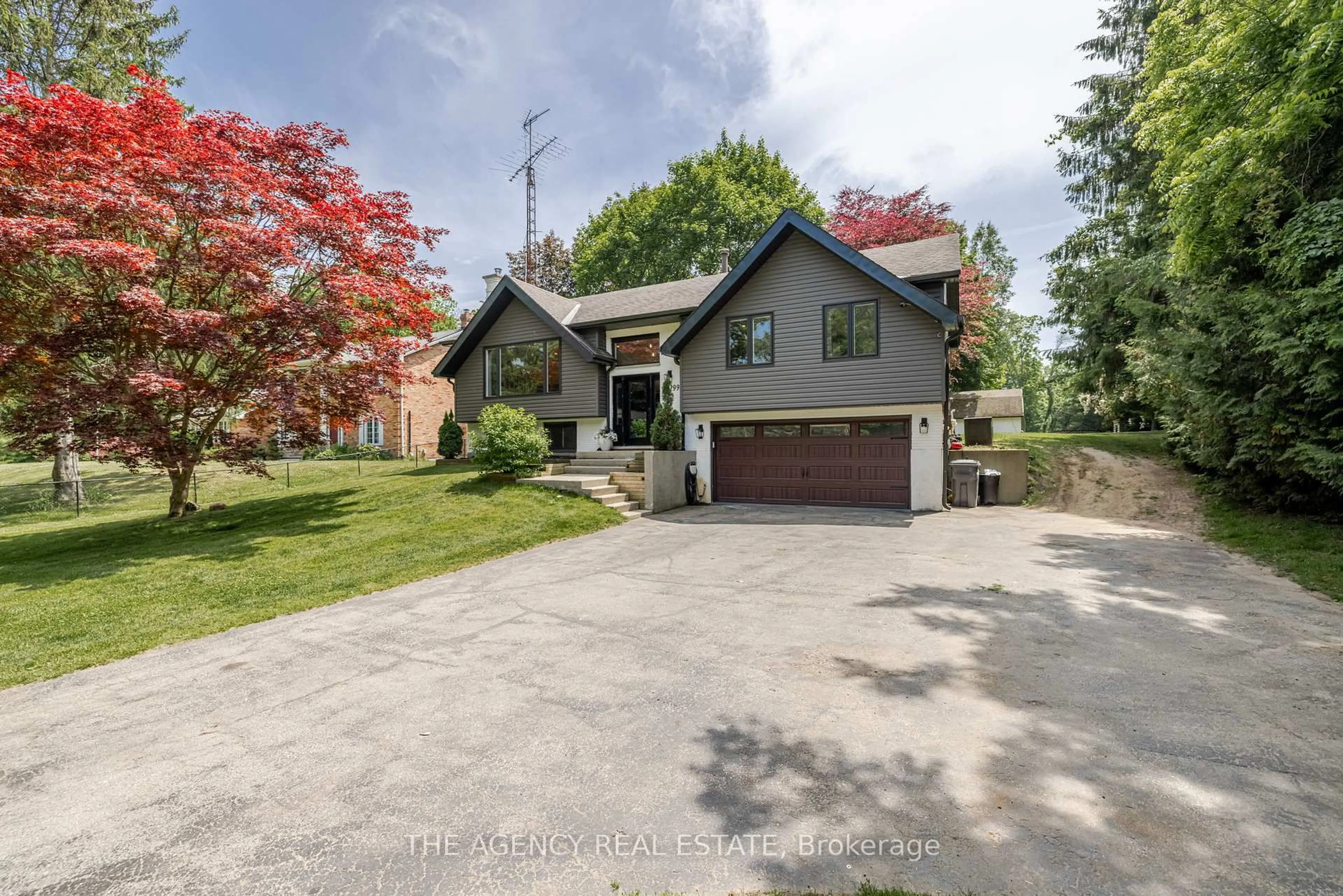 A pic from outside/outdoor area/front of a property/back of a property/a pic from drone, street for 46299 North St, Central Elgin Ontario N5P 3S8