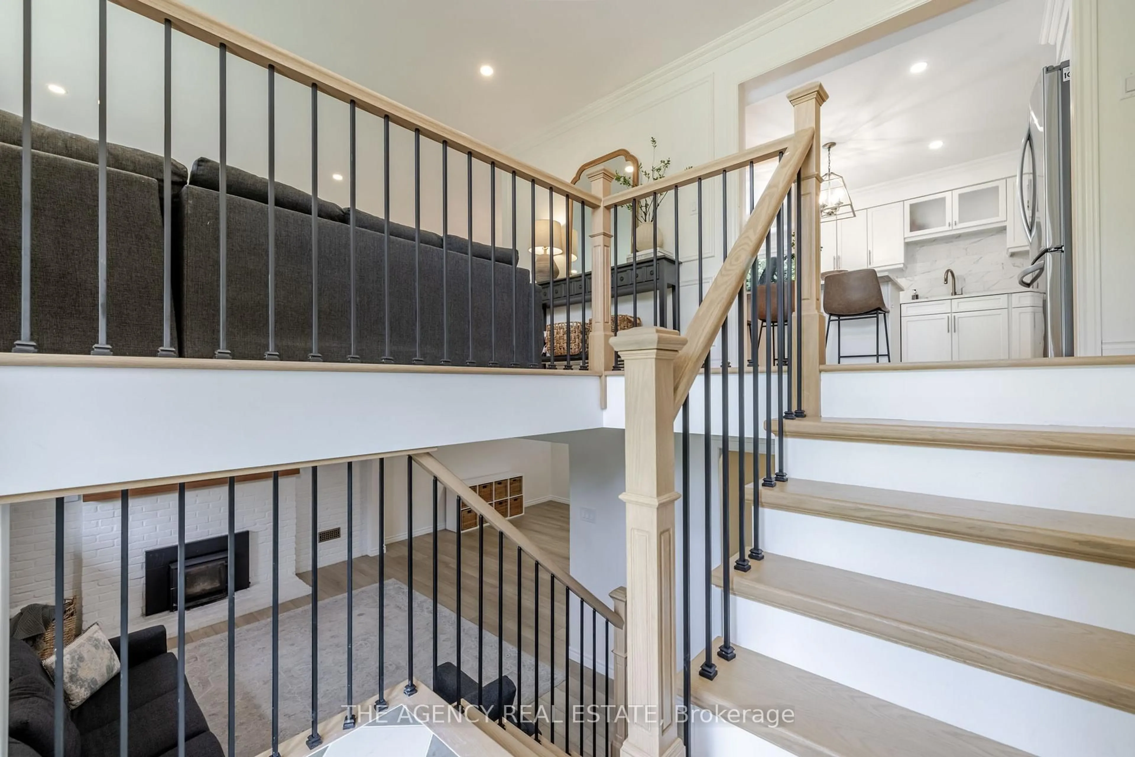 Stairs for 46299 North St, Central Elgin Ontario N5P 3S8