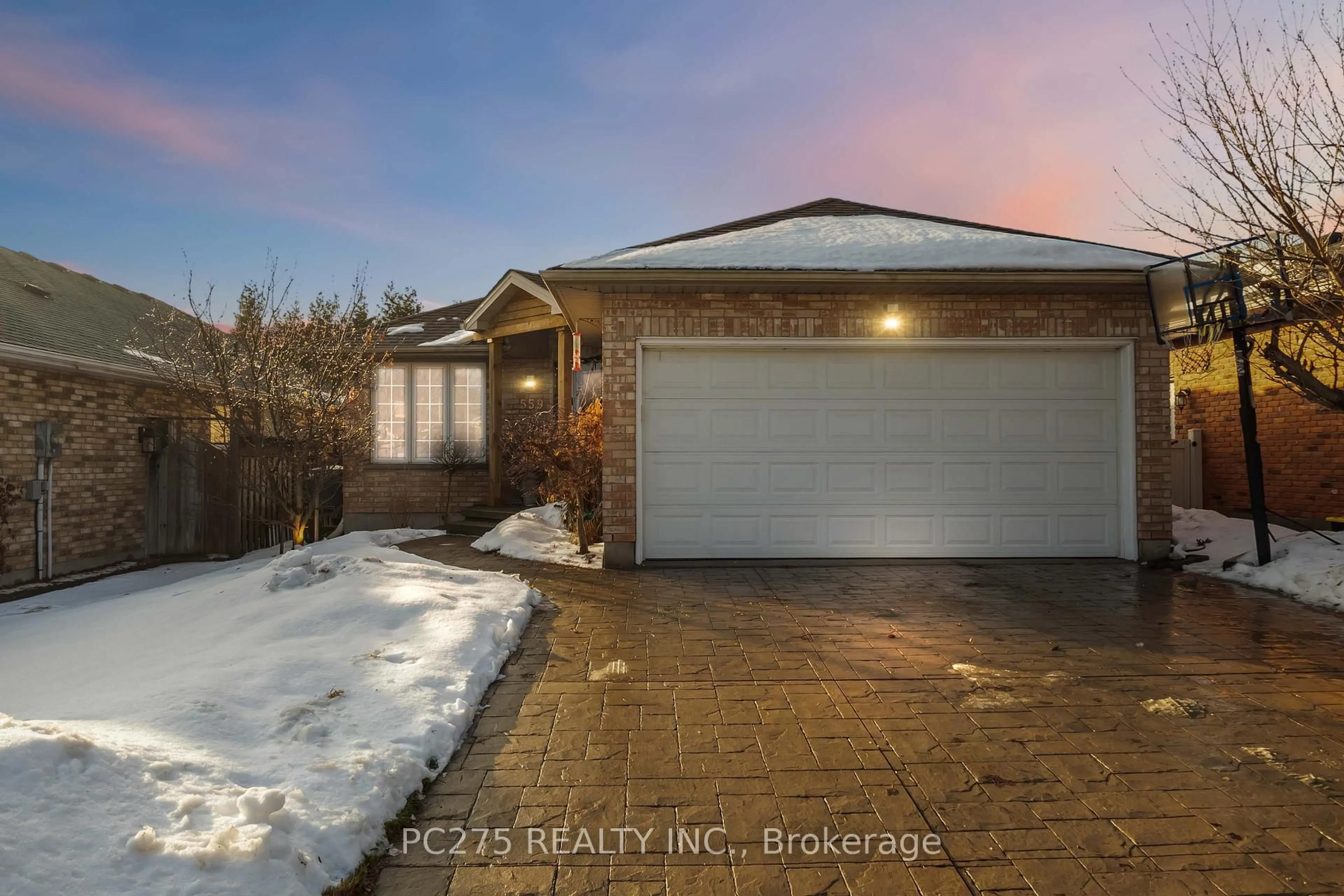 A pic from outside/outdoor area/front of a property/back of a property/a pic from drone, street for 559 Thornwood Dr, London North Ontario N6H 5S5