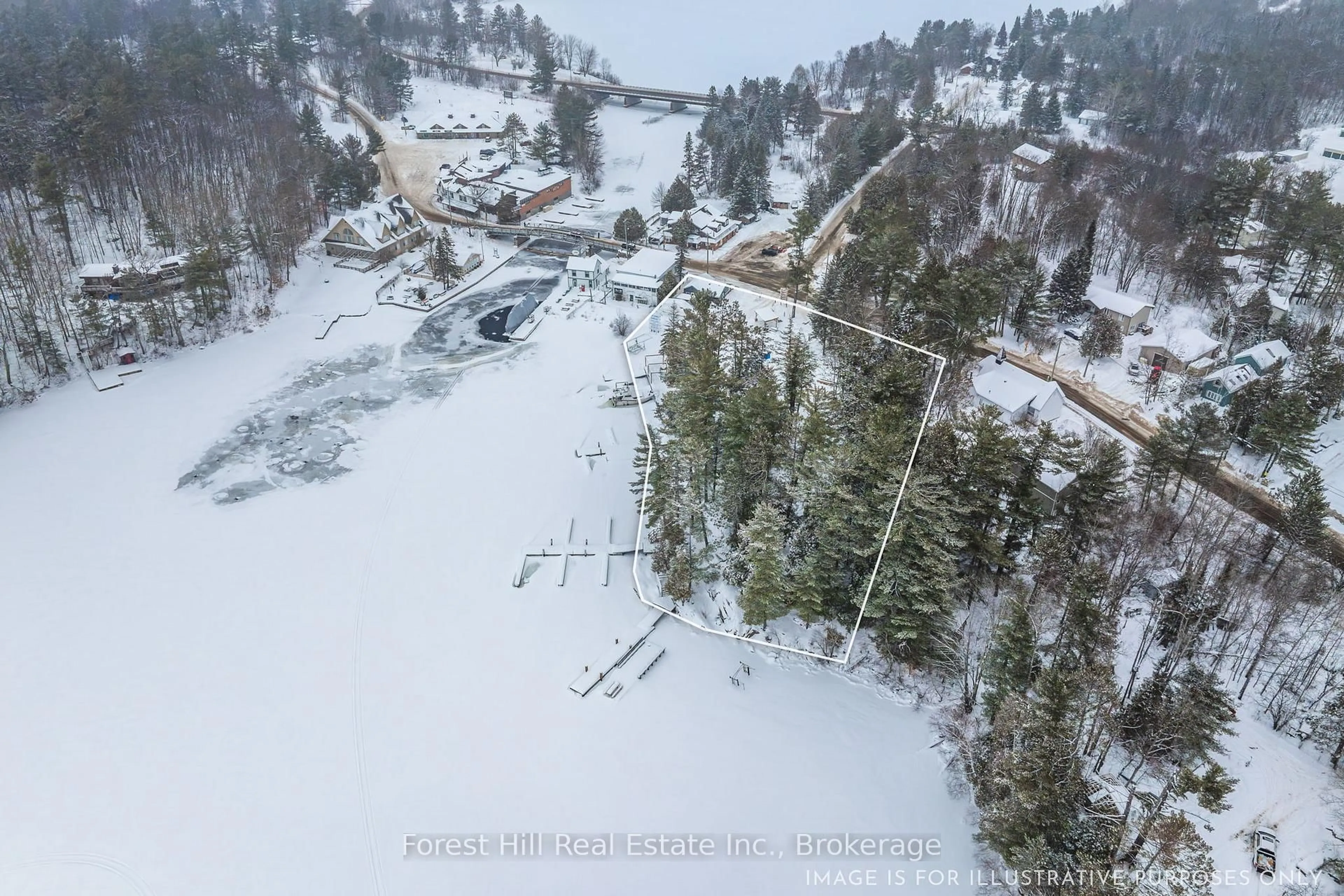 A pic from outside/outdoor area/front of a property/back of a property/a pic from drone, mountain view for 1092 Main St, Lake of Bays Ontario P0B 1A0