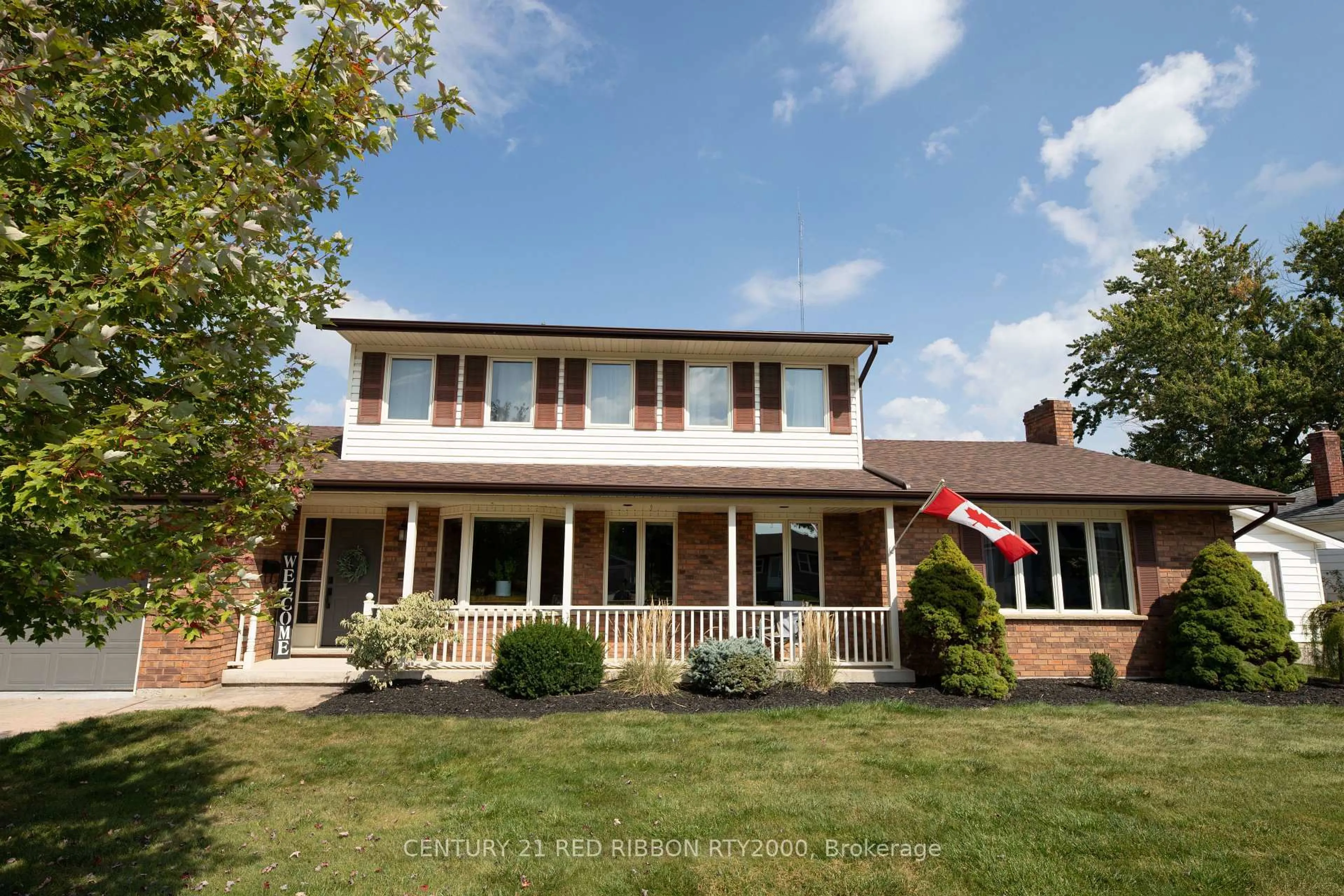 Home with brick exterior material, building for 51 Queen St, Strathroy-Caradoc Ontario N7G 2H5