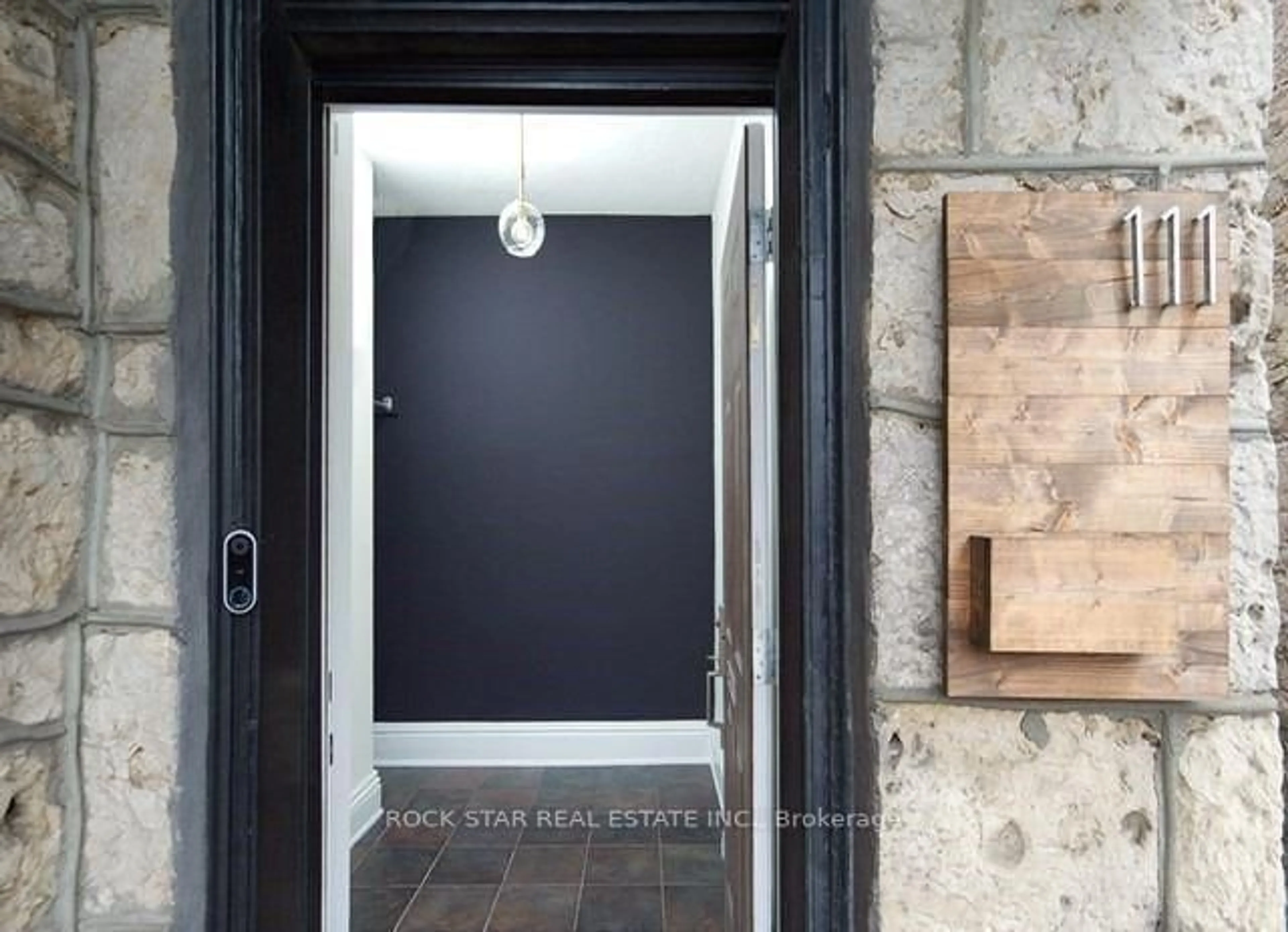 Indoor entryway for 111 Ainslie St, Cambridge Ontario N1R 3P2