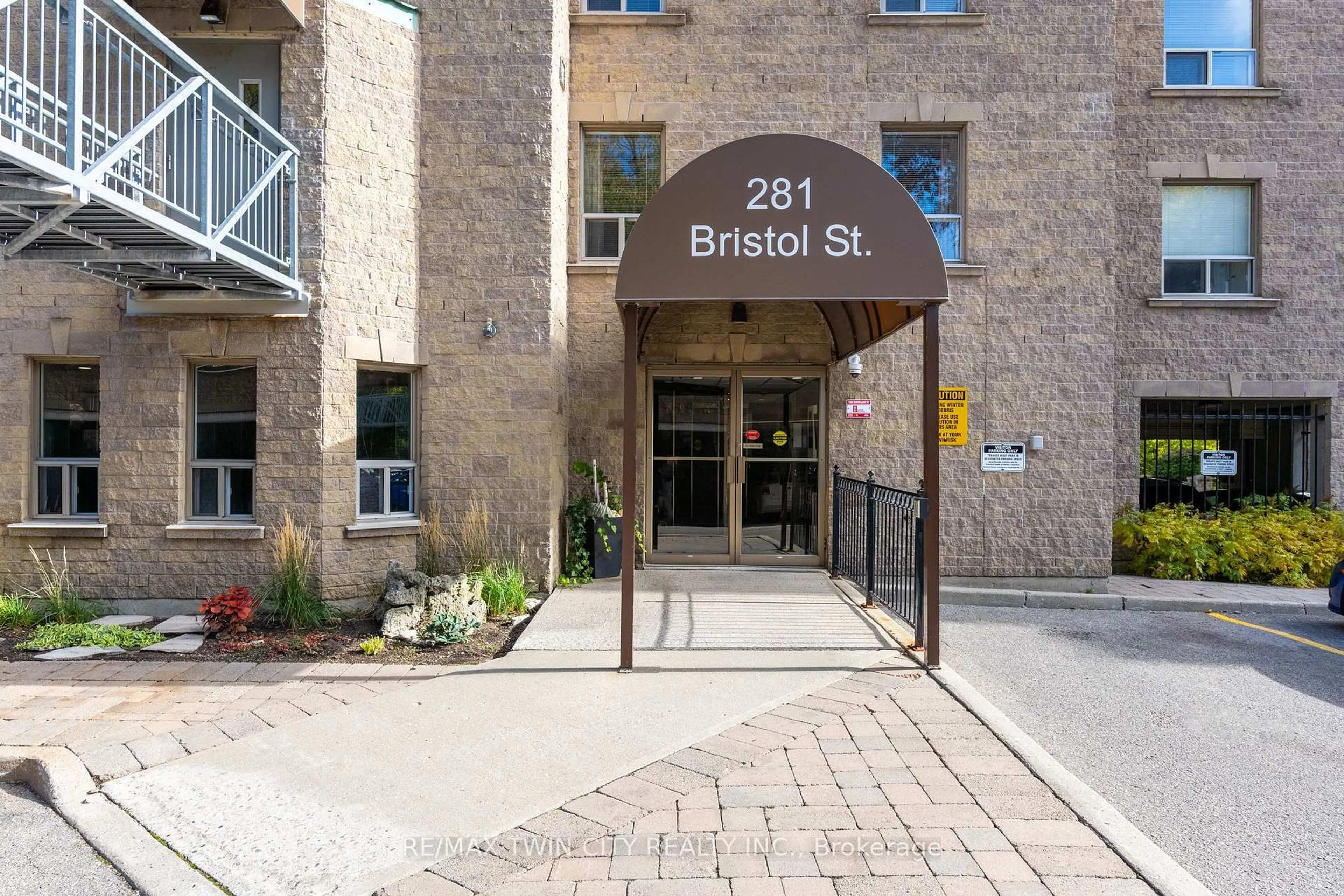 Indoor foyer for 281 Bristol St #404, Guelph Ontario N1H 8J3