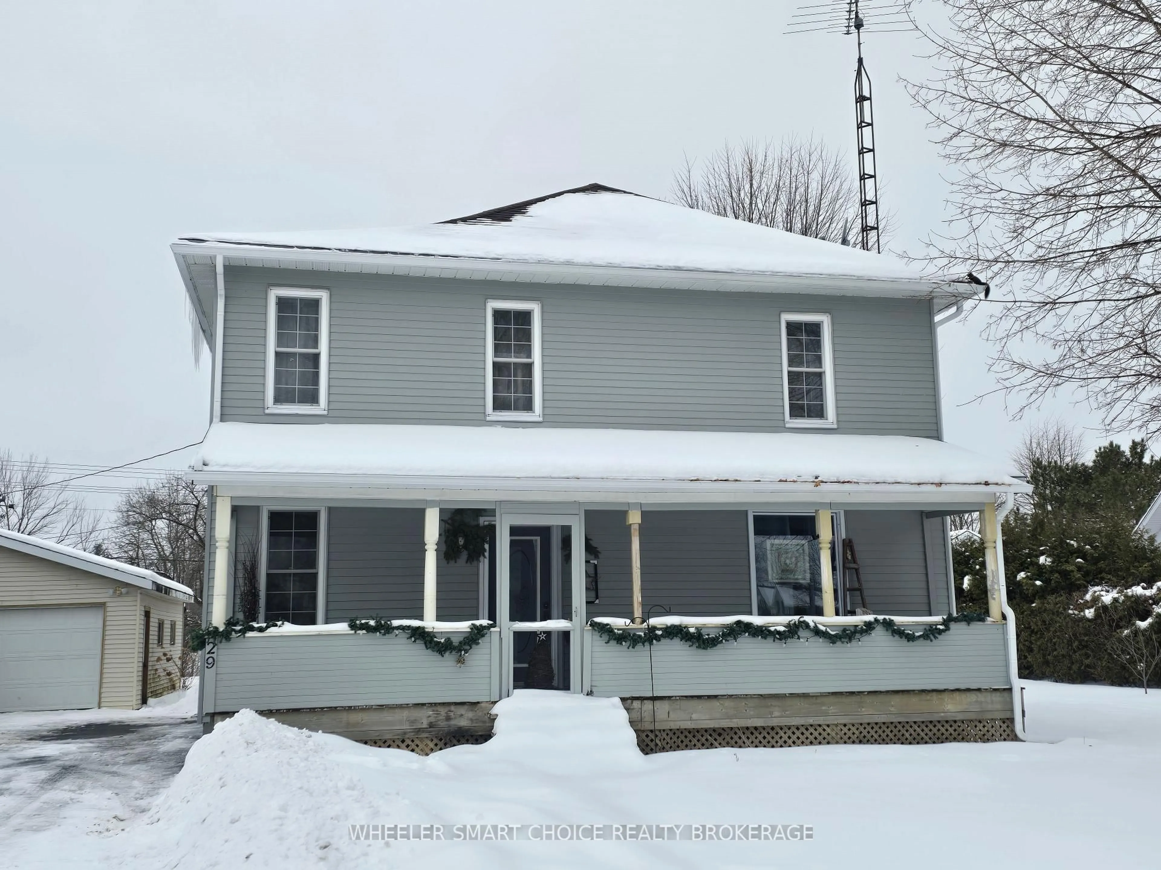 Home with vinyl exterior material, building for 29 Pine St, South Stormont Ontario K0C 1M0