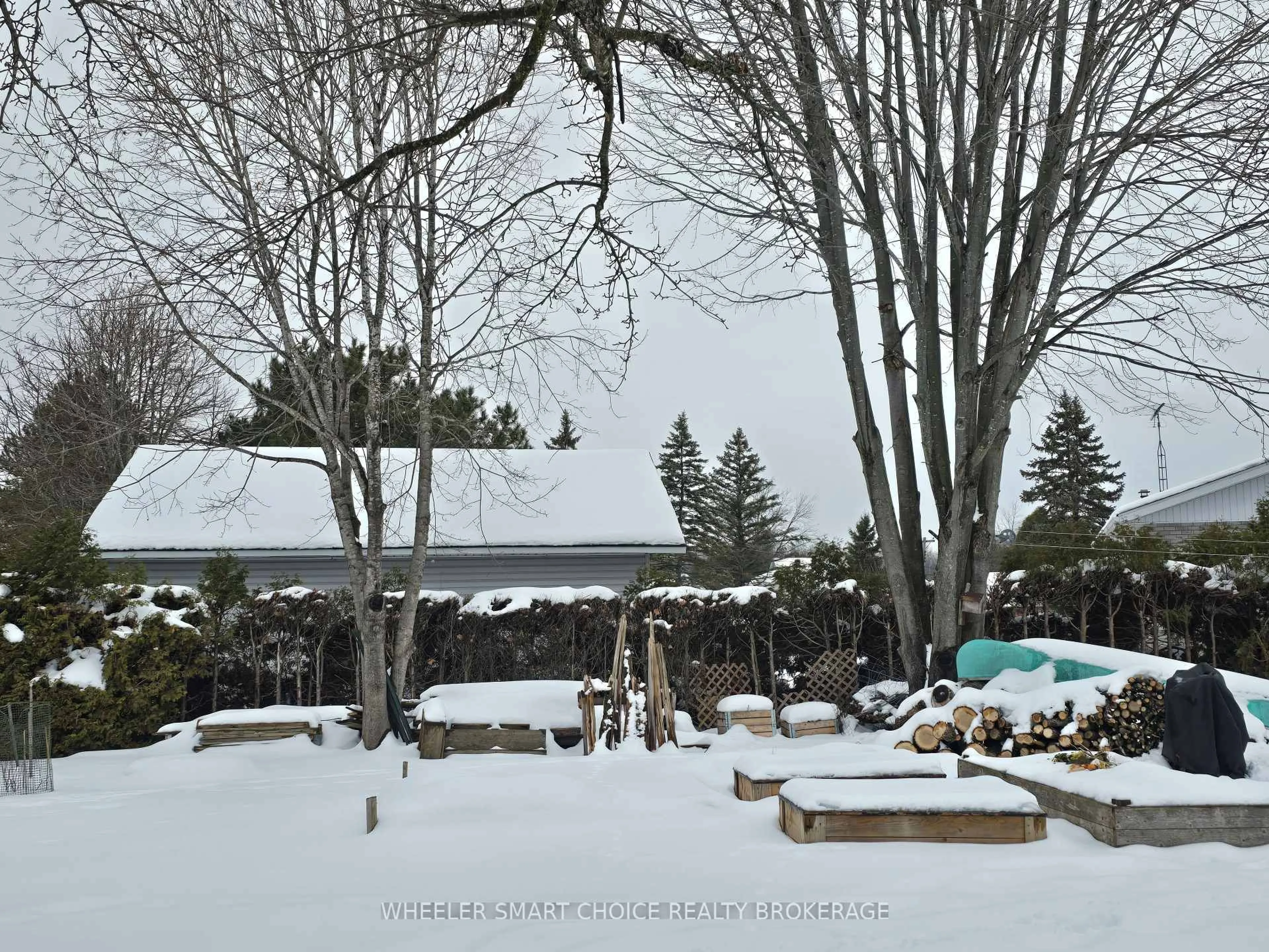 Patio, mountain view for 29 Pine St, South Stormont Ontario K0C 1M0