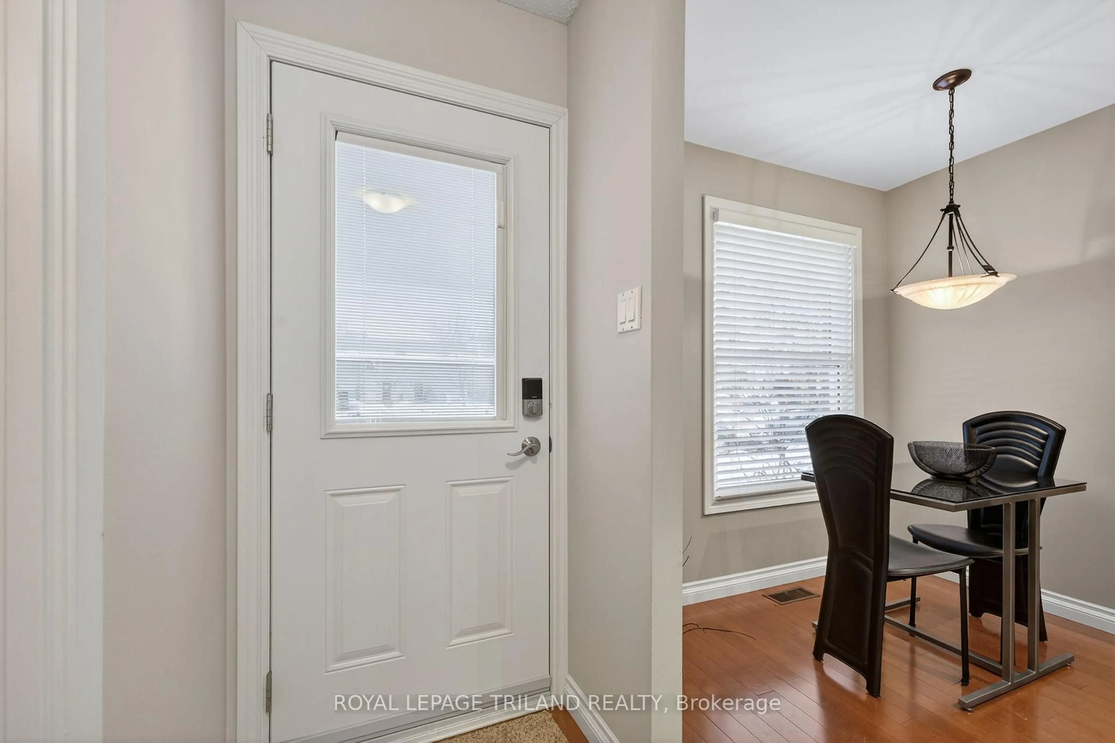 Indoor entryway for 676 Wonderland Rd #39, London South Ontario N6H 4Y8