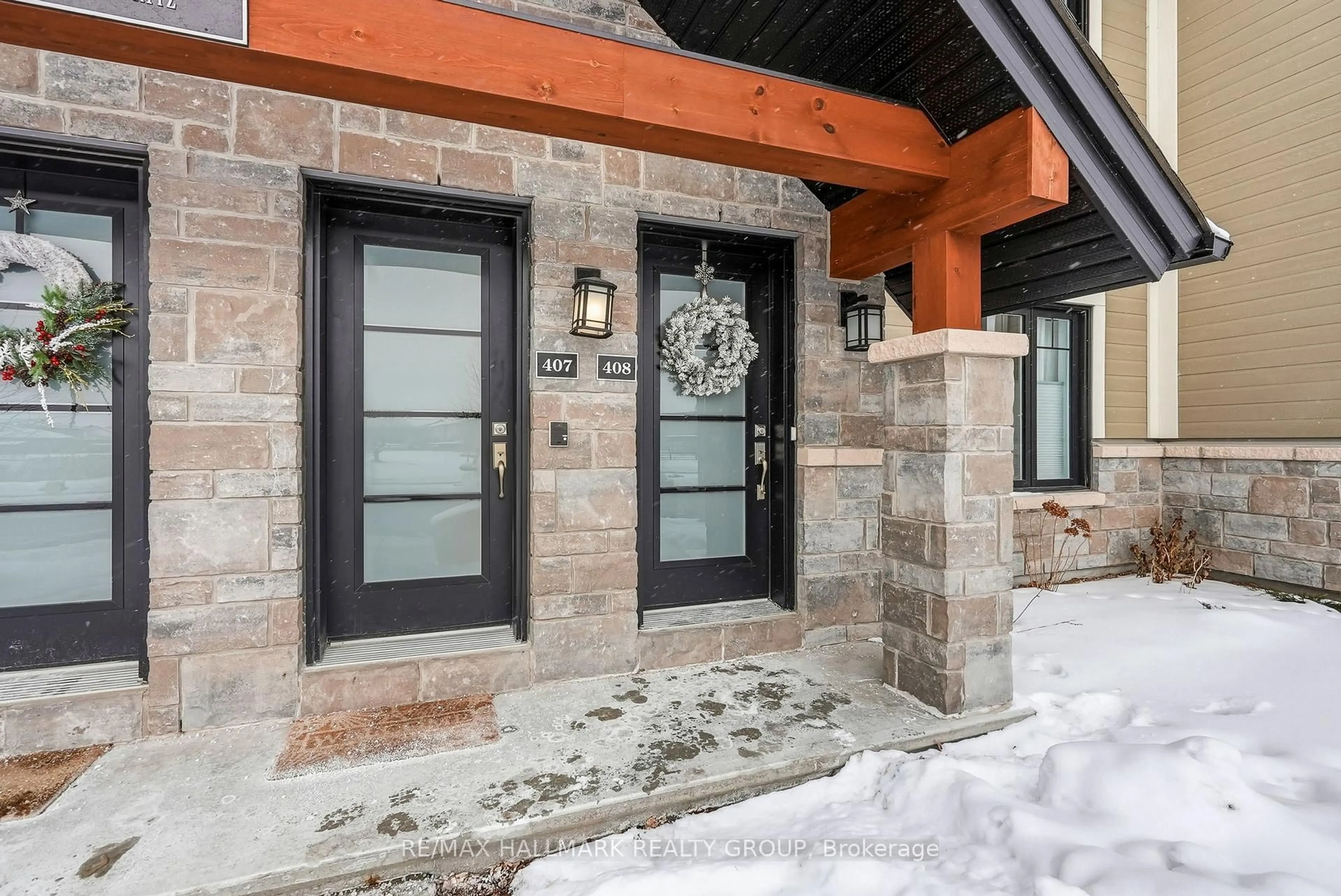 Indoor entryway for 99 St Moritz Tr #408, Russell Ontario K0A 1W0