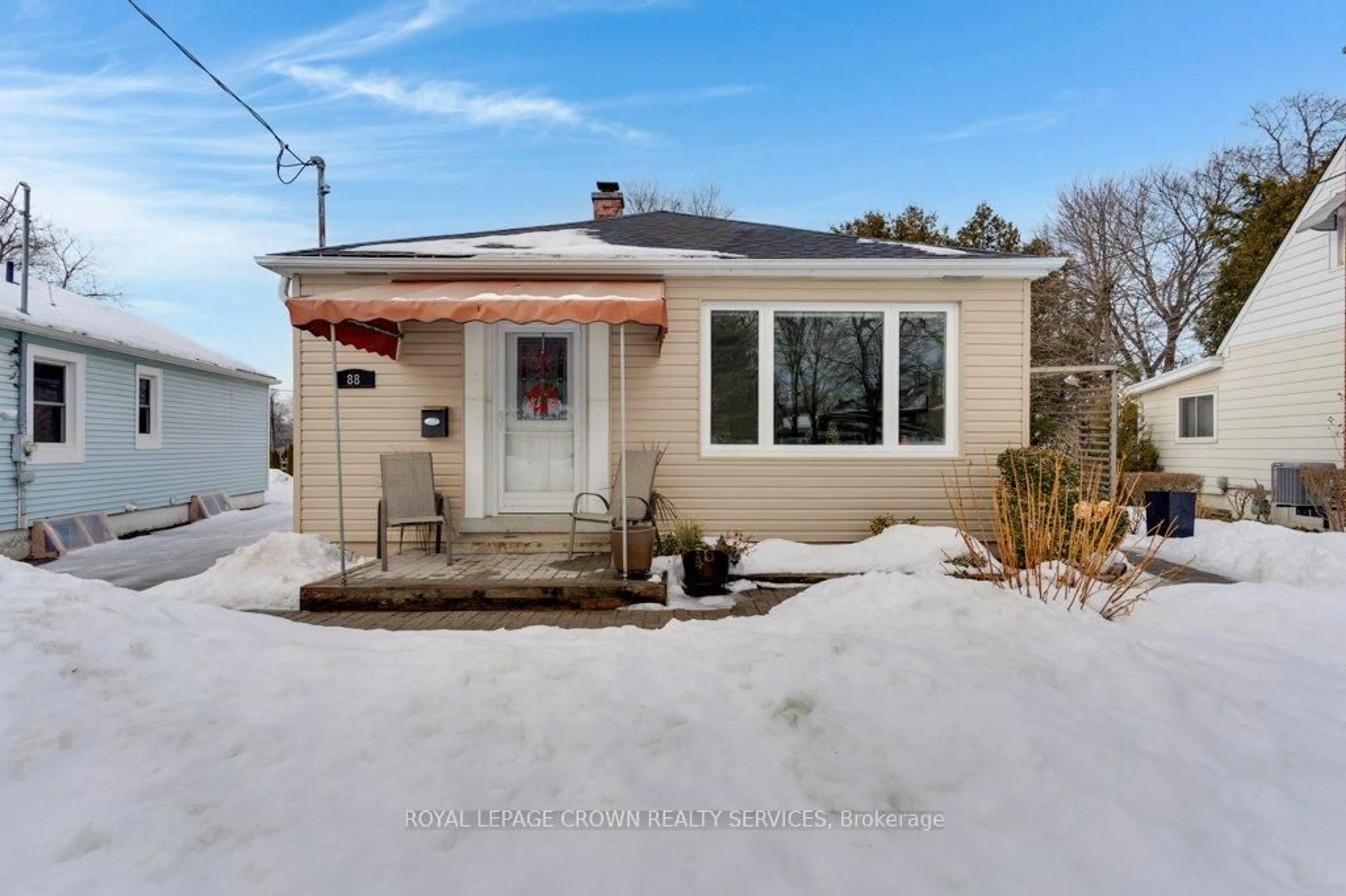 Home with vinyl exterior material, street for 88 Lorne Cres, Kitchener Ontario N2M 3Y5