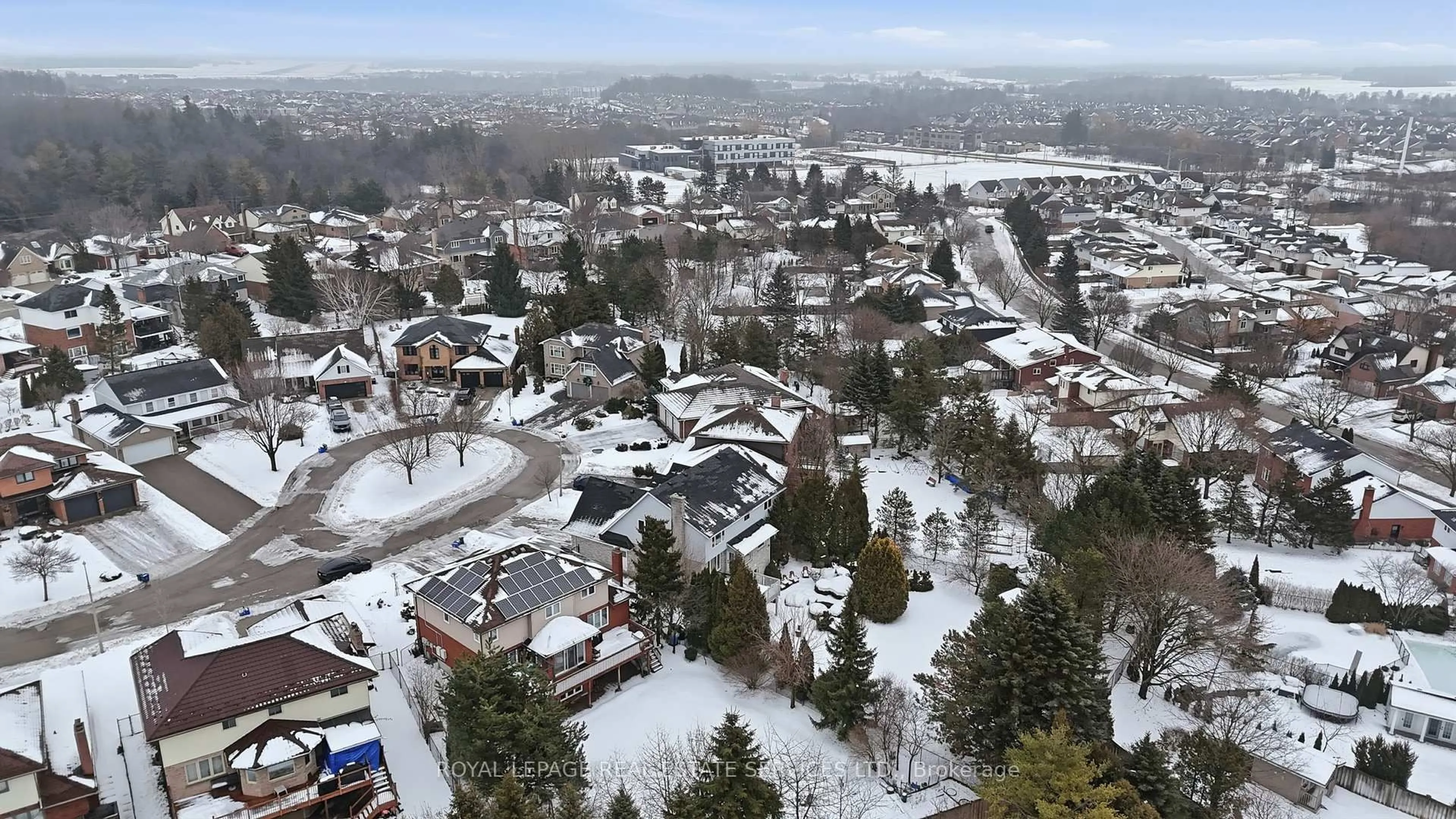 A pic from outside/outdoor area/front of a property/back of a property/a pic from drone, mountain view for 239 Rolling Acres Crt, Kitchener Ontario N2A 3W5