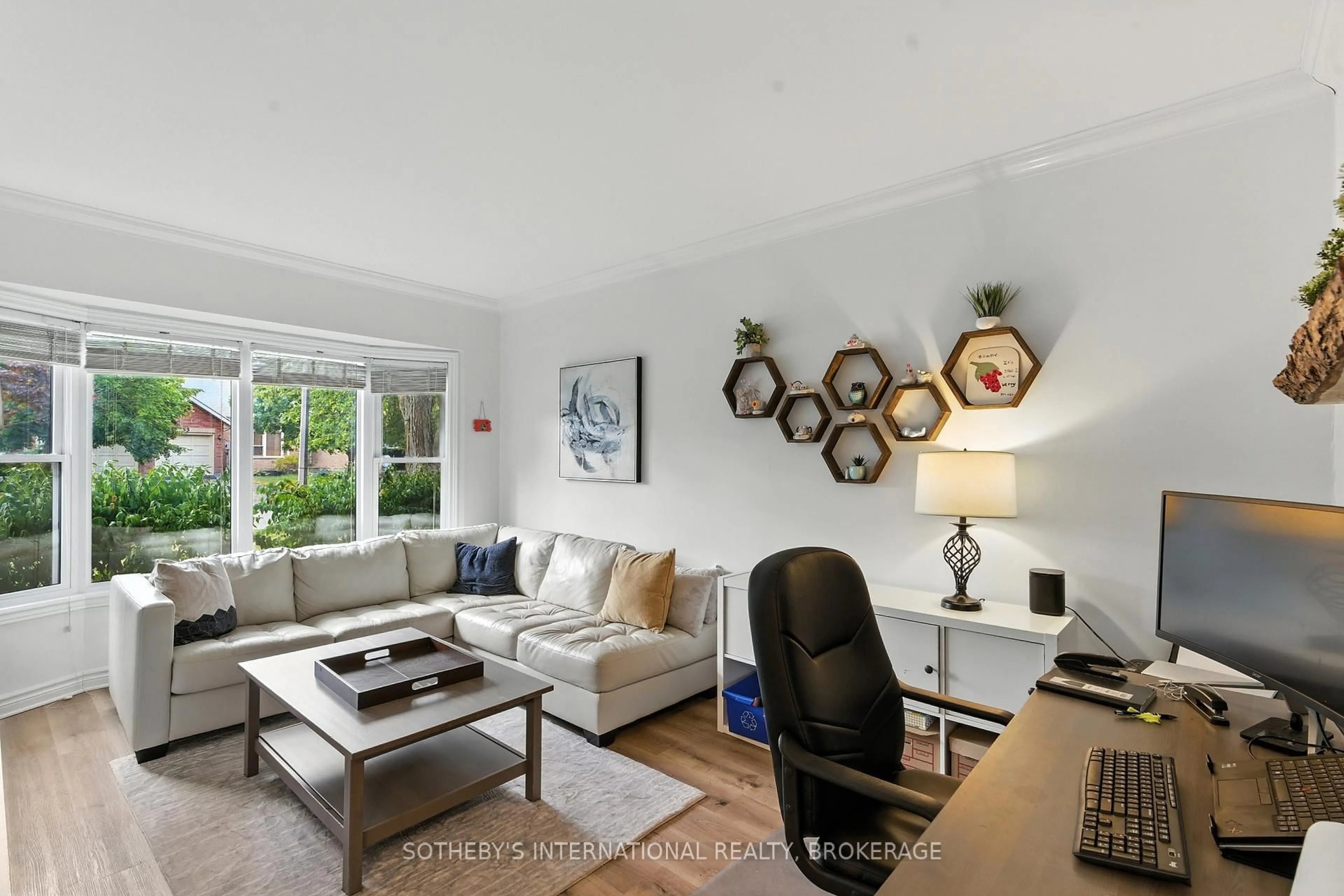 Living room with furniture, unknown for 32 STERLING St, St. Catharines Ontario L2S 3T2