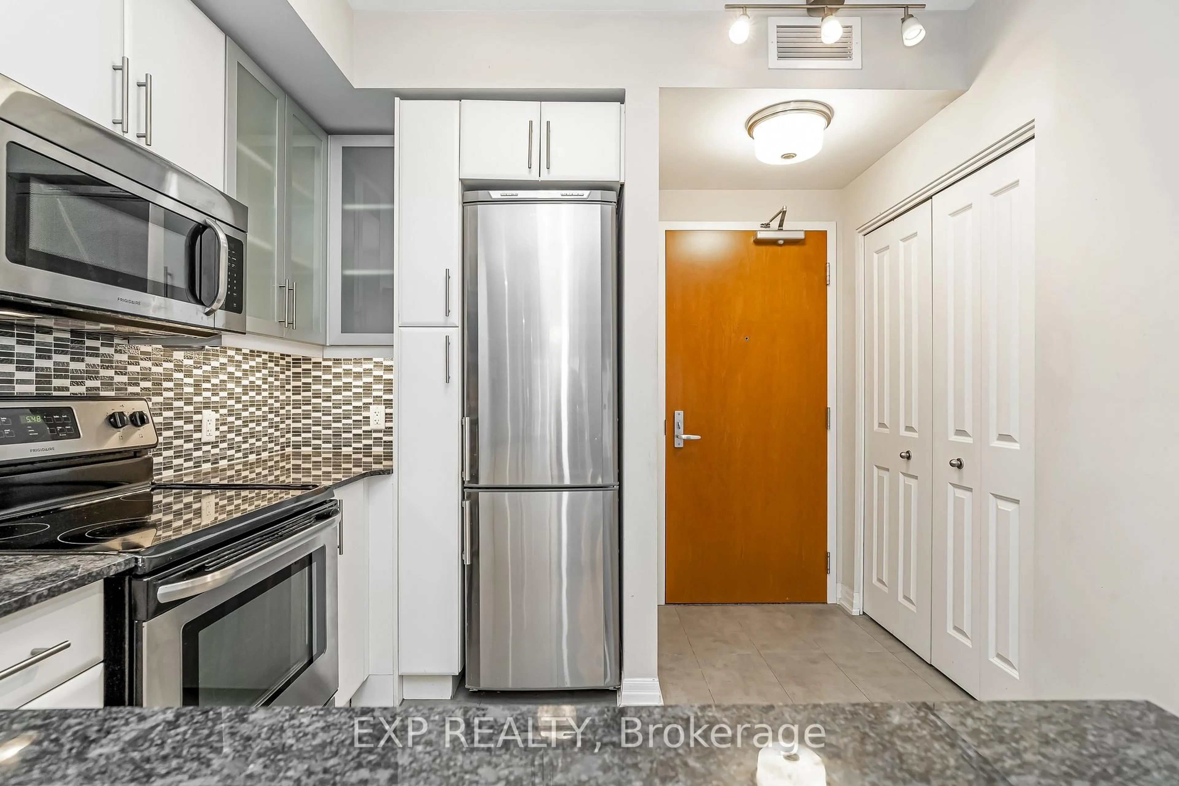 Standard kitchen, unknown for 242 Rideau St #2606, Ottawa Ontario K1N 0B7