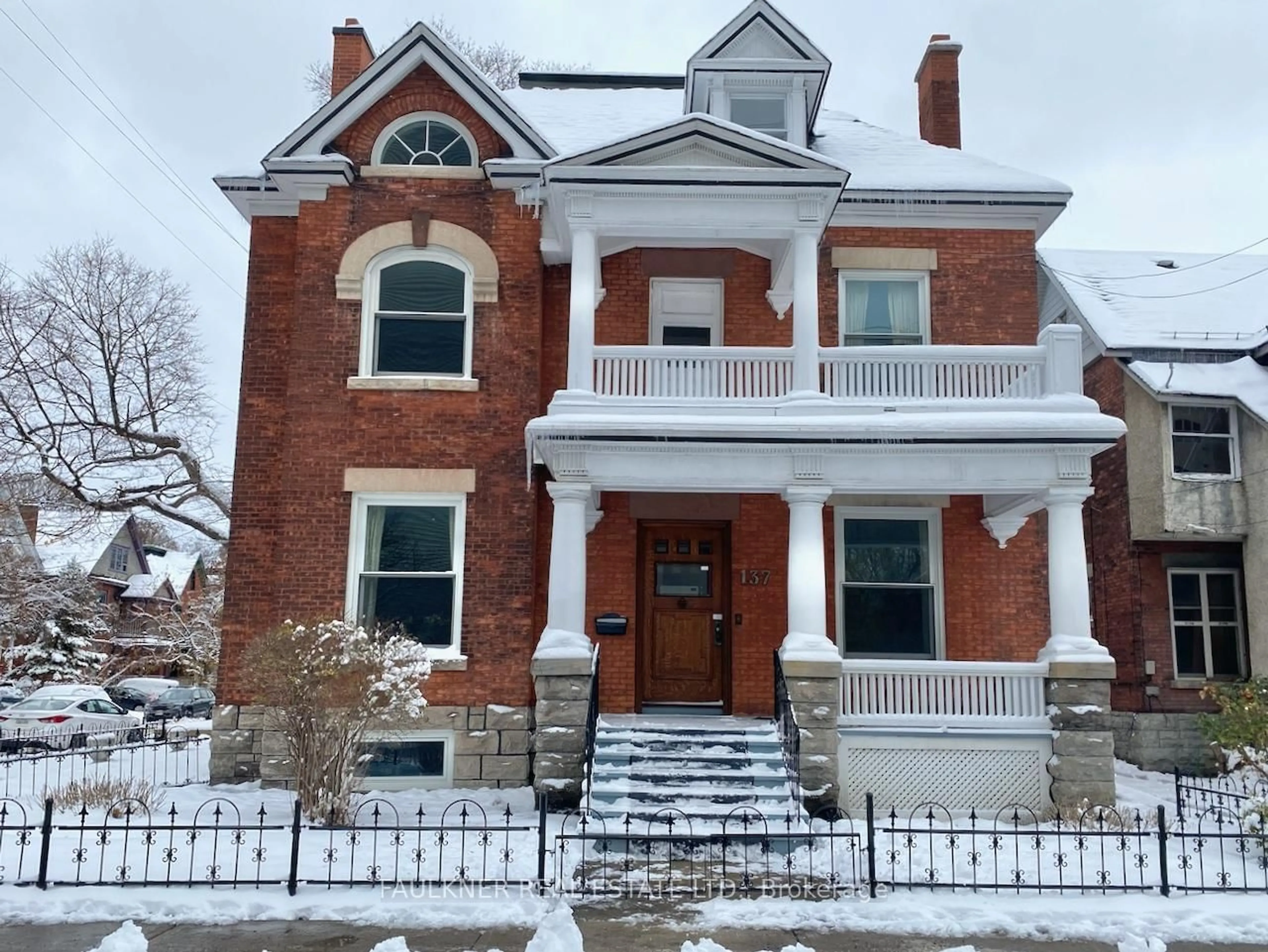 Home with brick exterior material, street for 137 Cartier St, Ottawa Ontario K2P 1K7