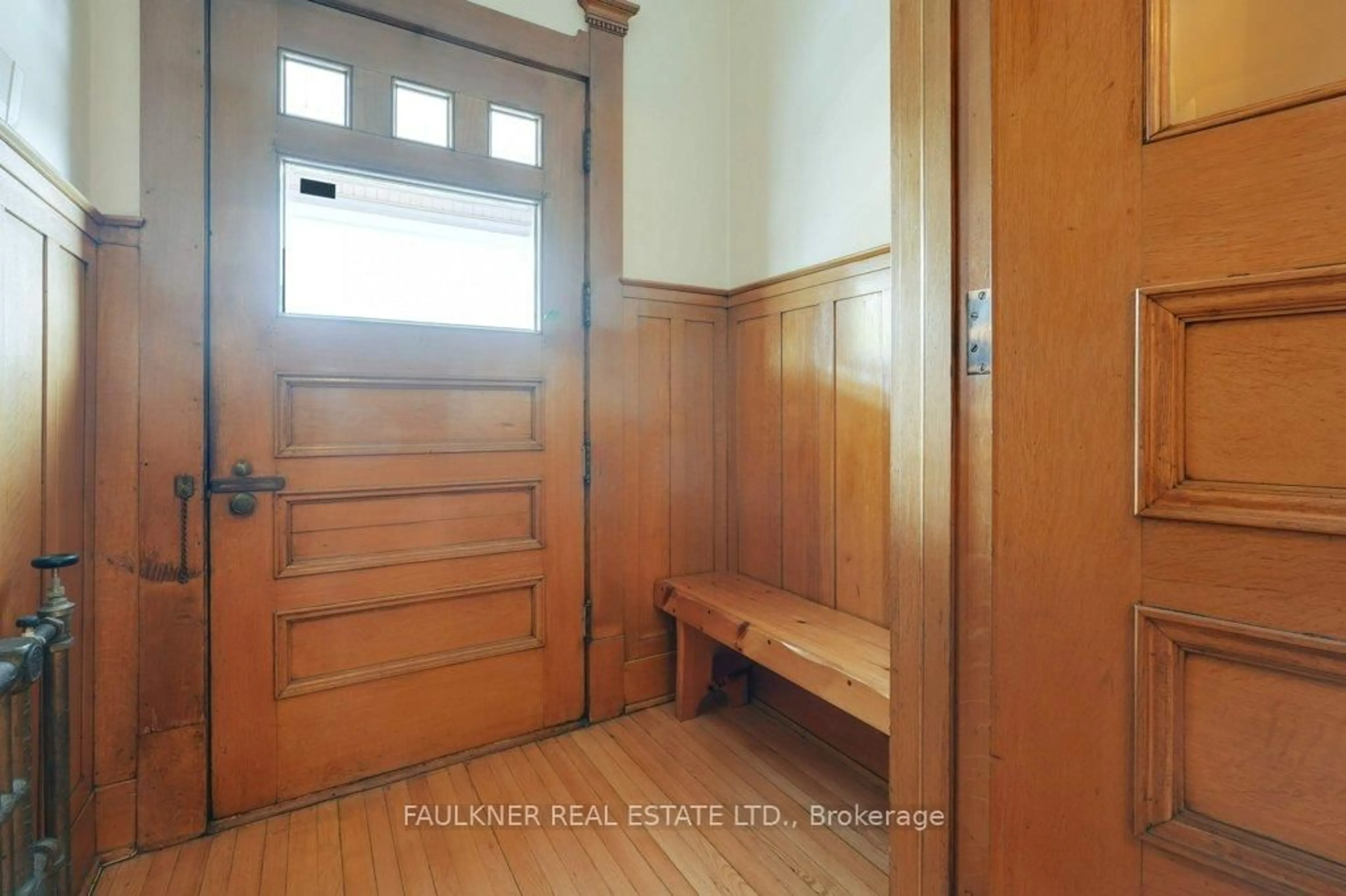 Unknown for 137 Cartier St, Ottawa Ontario K2P 1K7