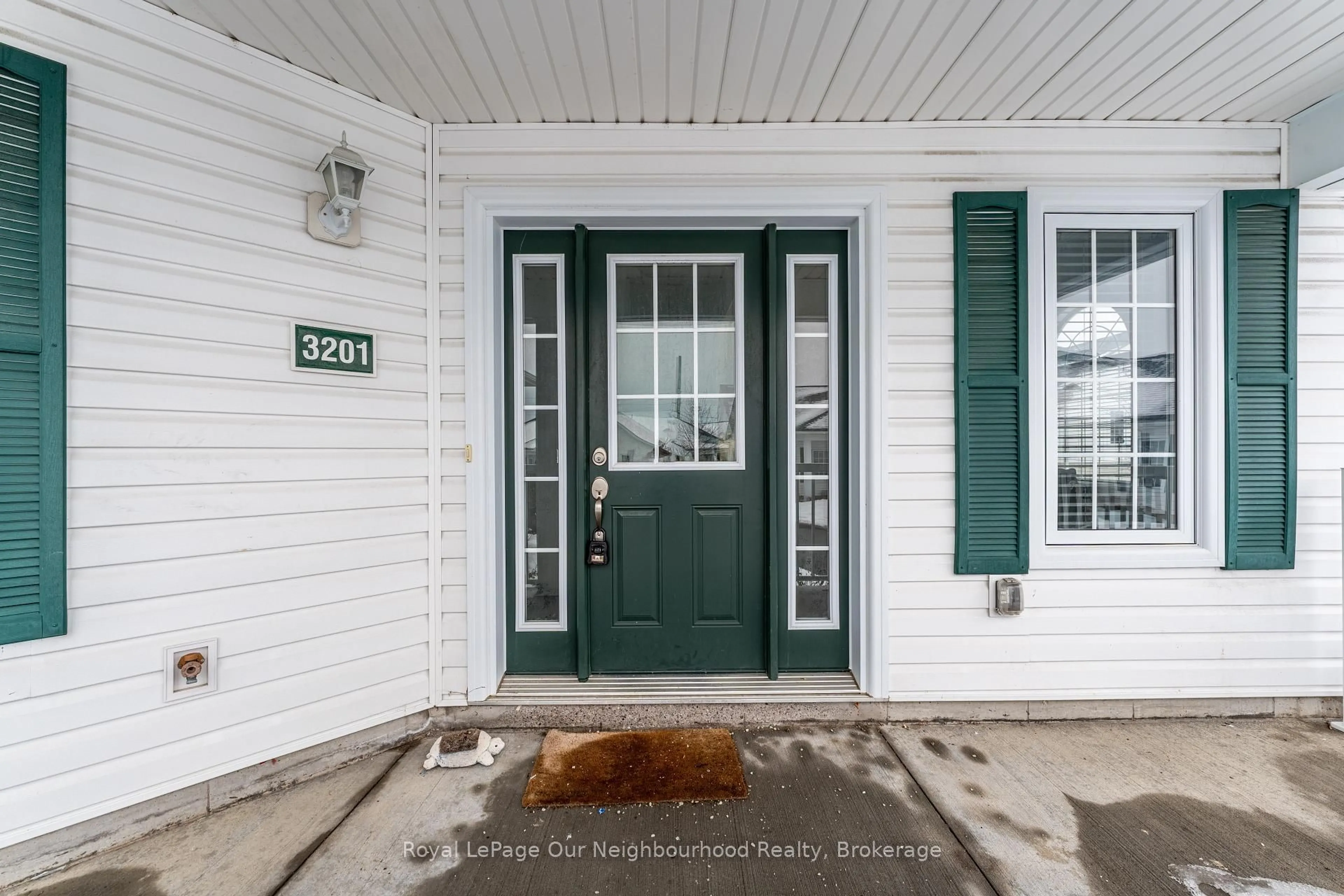 Indoor entryway for 300 Croft St #Unit # 3201, Port Hope Ontario L1A 0E1