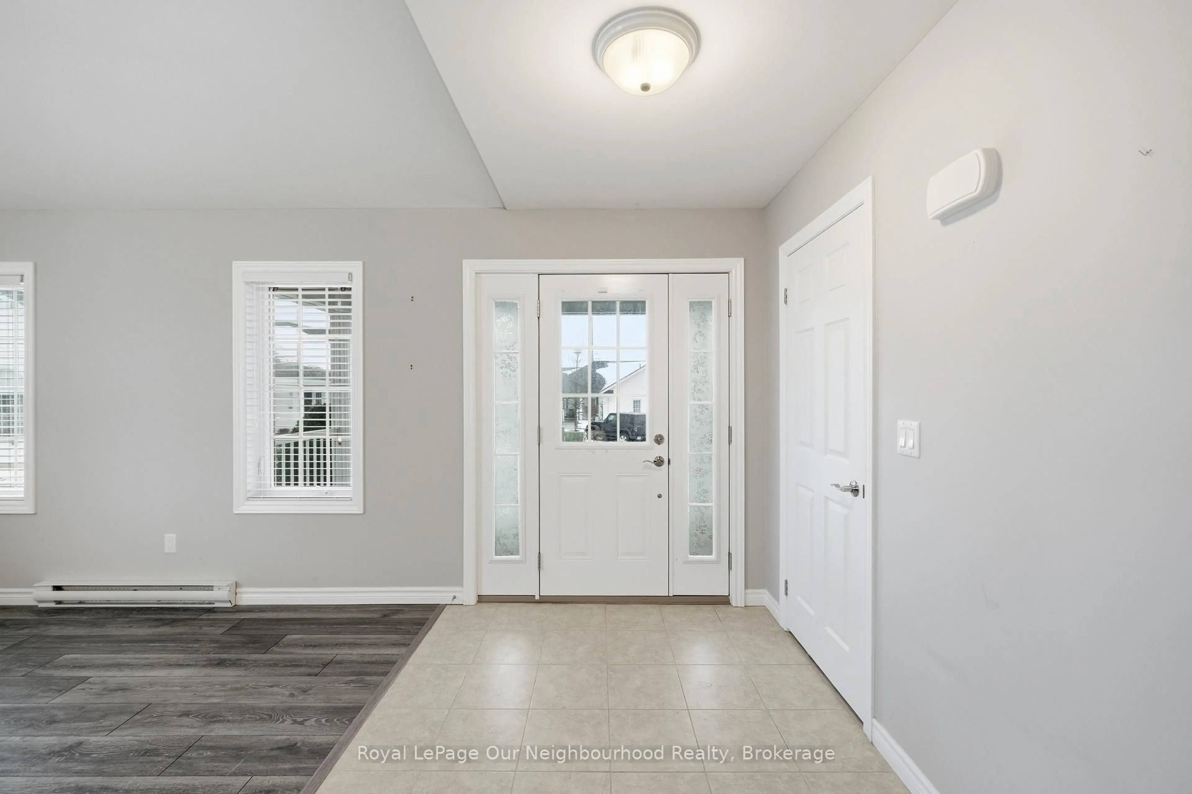Indoor entryway for 300 Croft St #Unit # 3201, Port Hope Ontario L1A 0E1
