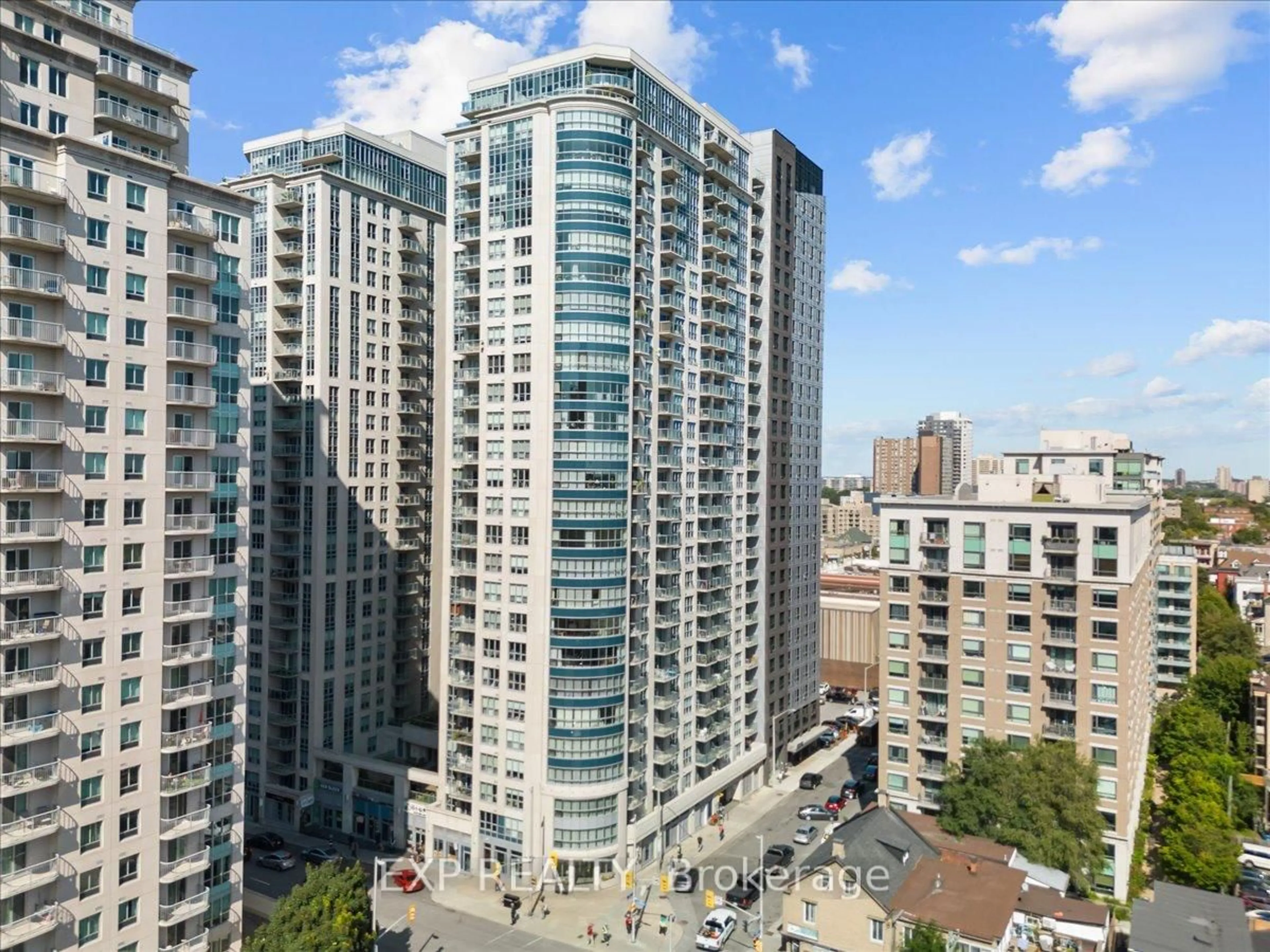 A pic from outside/outdoor area/front of a property/back of a property/a pic from drone, city buildings view from balcony for 195 Besserer St #2009, Ottawa Ontario K1N 0B6