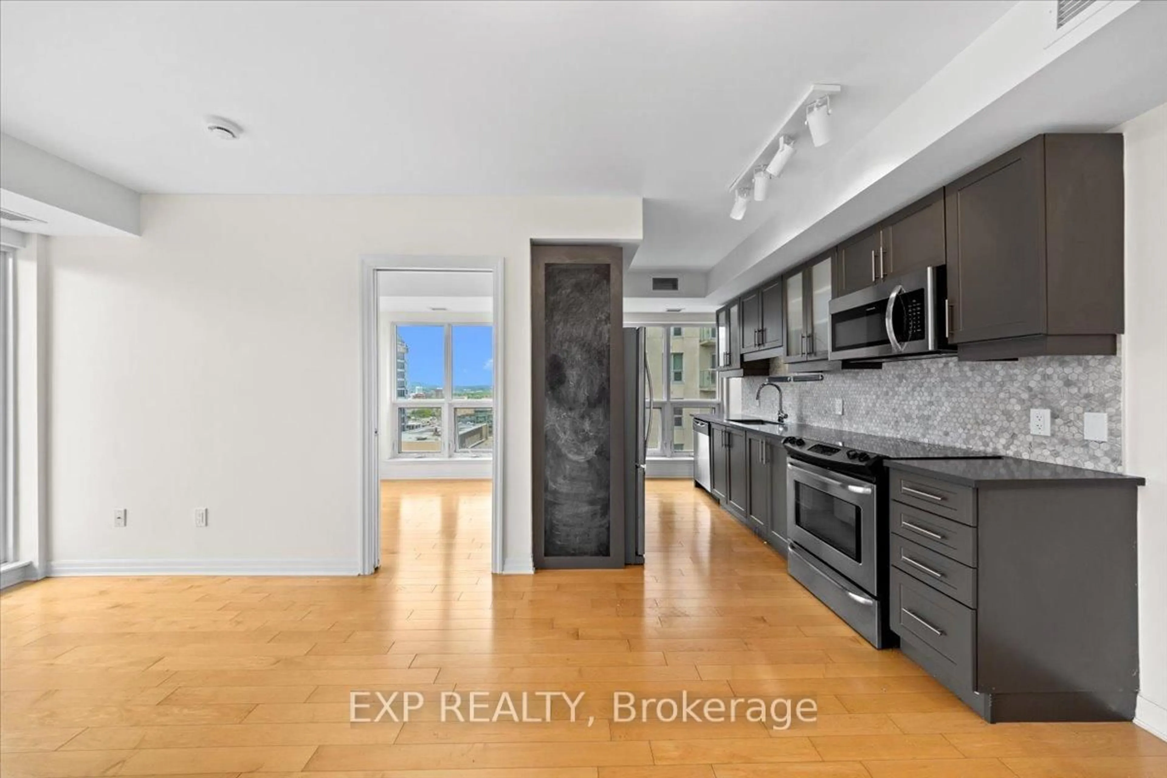 Open concept kitchen, ceramic/tile floor for 195 Besserer St #2009, Ottawa Ontario K1N 0B6