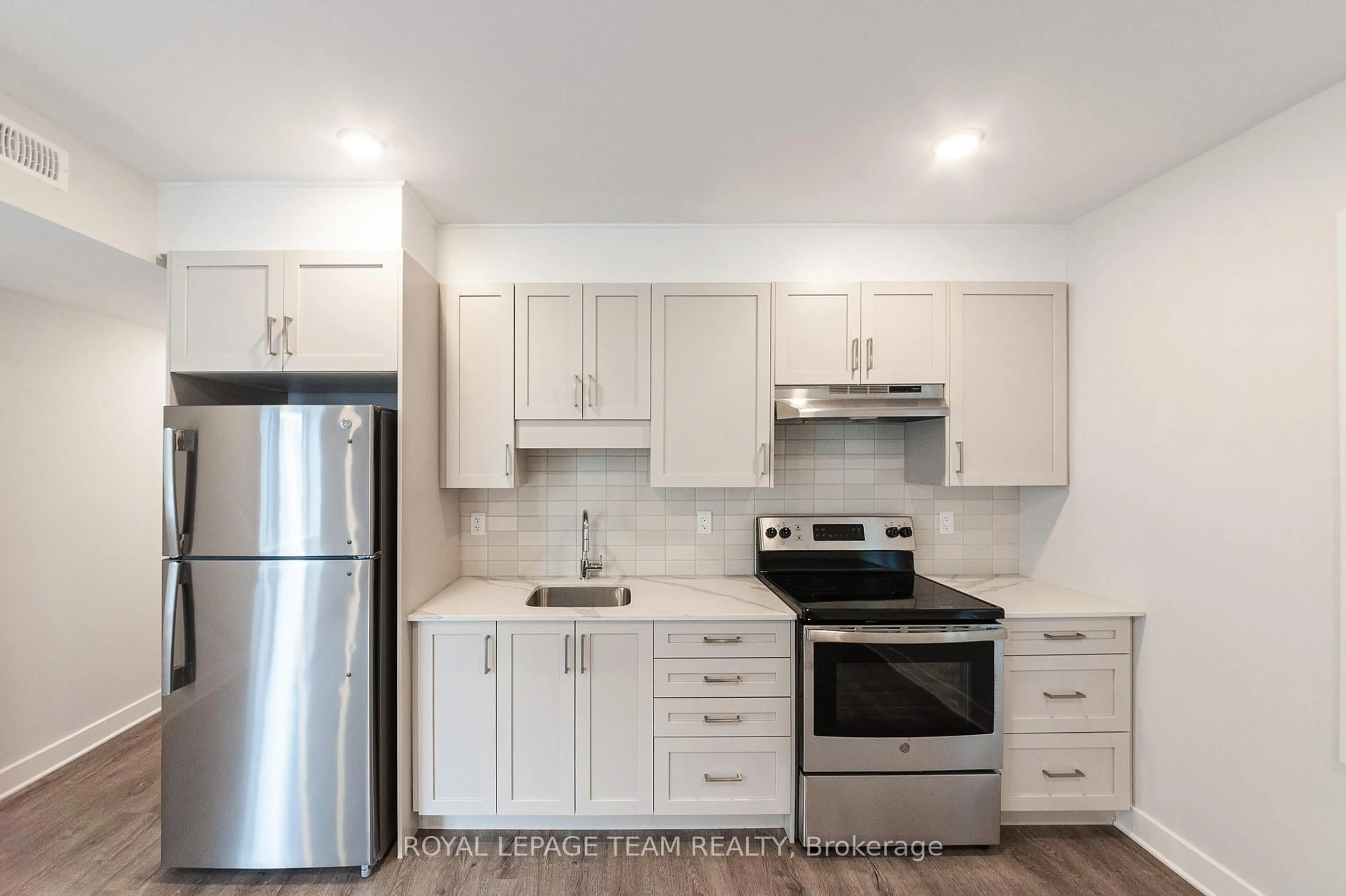 Standard kitchen, unknown for 149 WILLOW St, Ottawa Ontario K1R 6W2