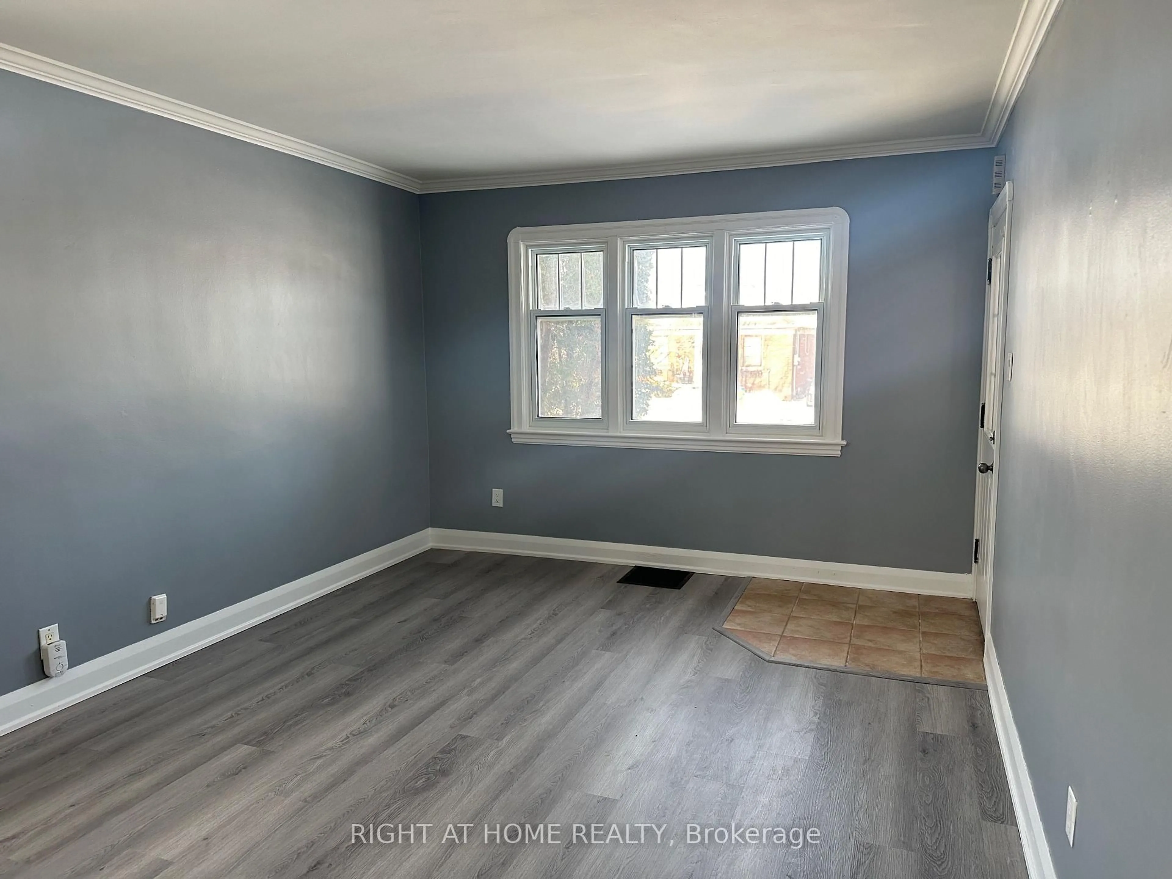 A pic of a room for 563 McCannan Ave, Peterborough Ontario K9J 4J7