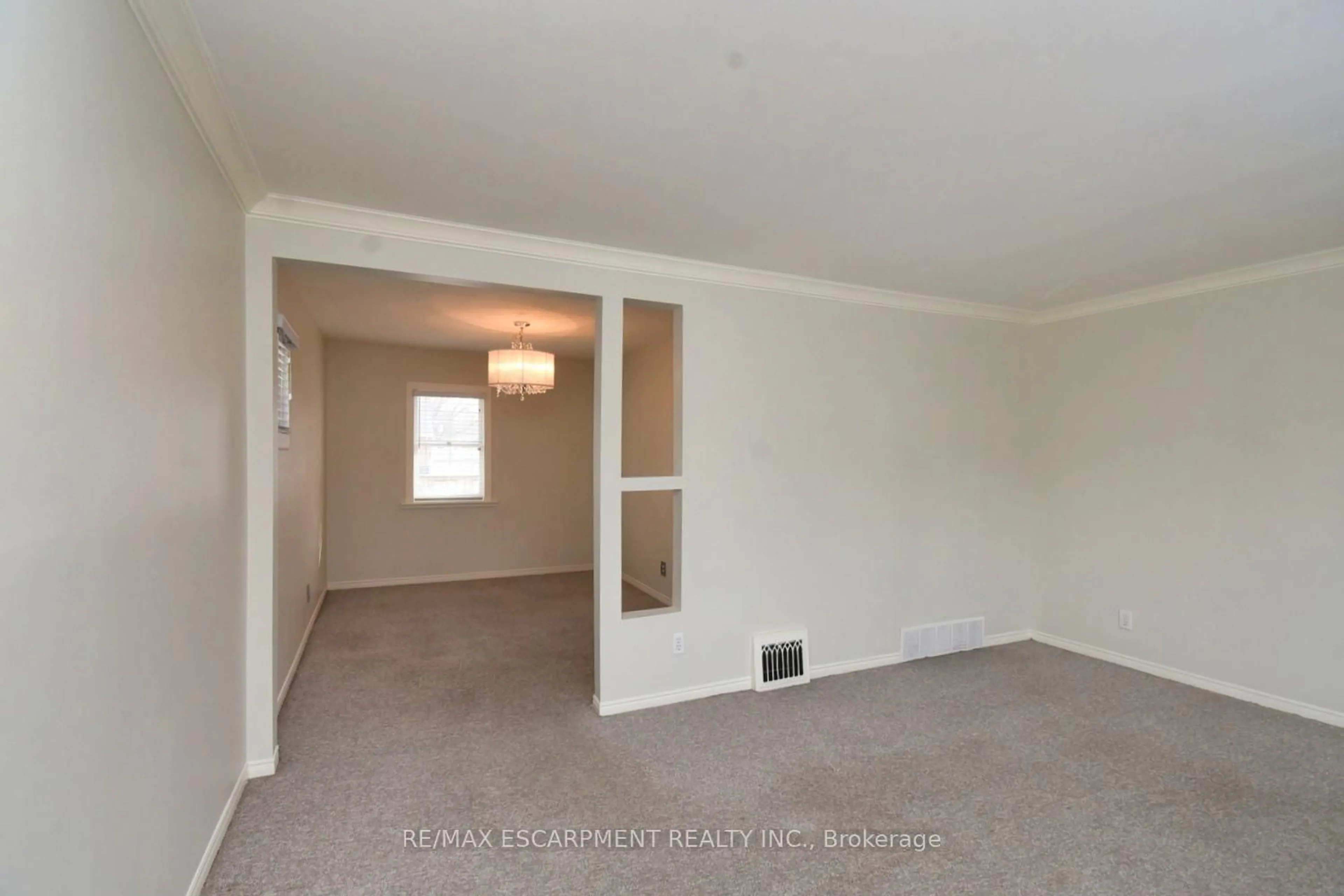 A pic of a room for 180 Adair Ave, Hamilton Ontario L8H 6A9