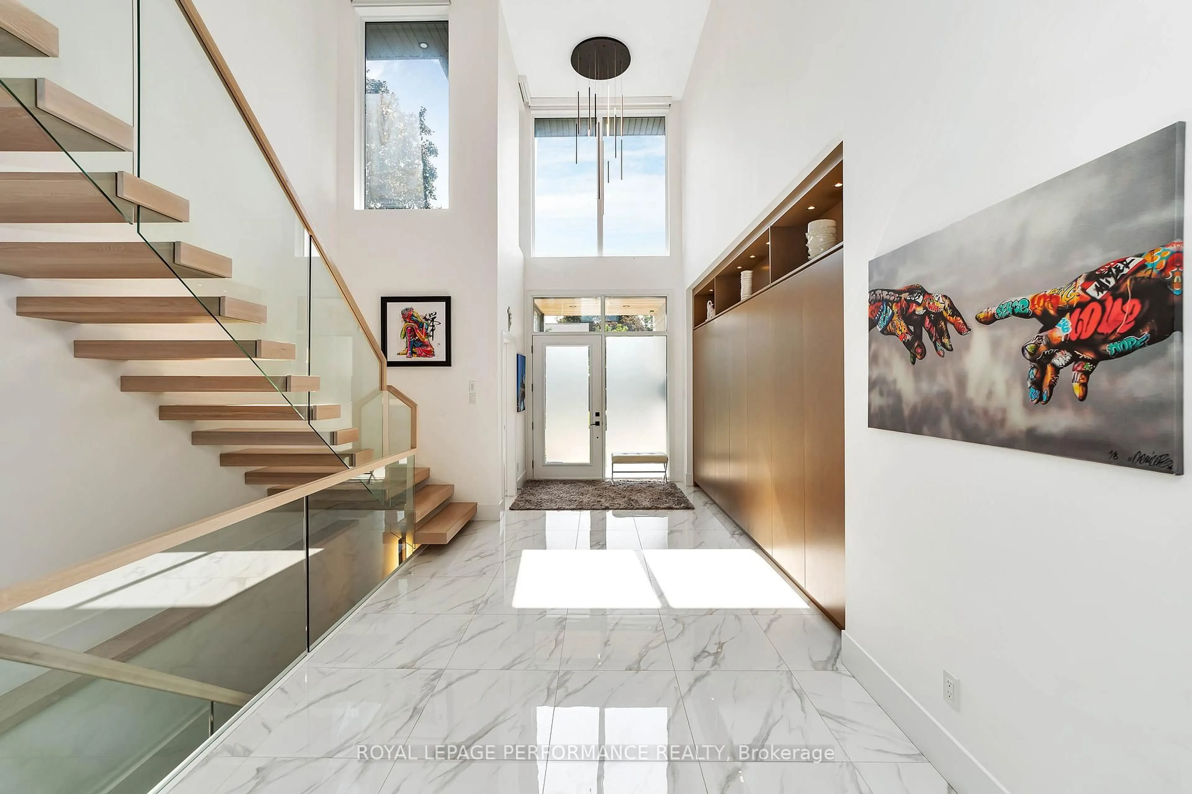 Indoor foyer for 941 Winnington Ave, Ottawa Ontario K2B 5C6