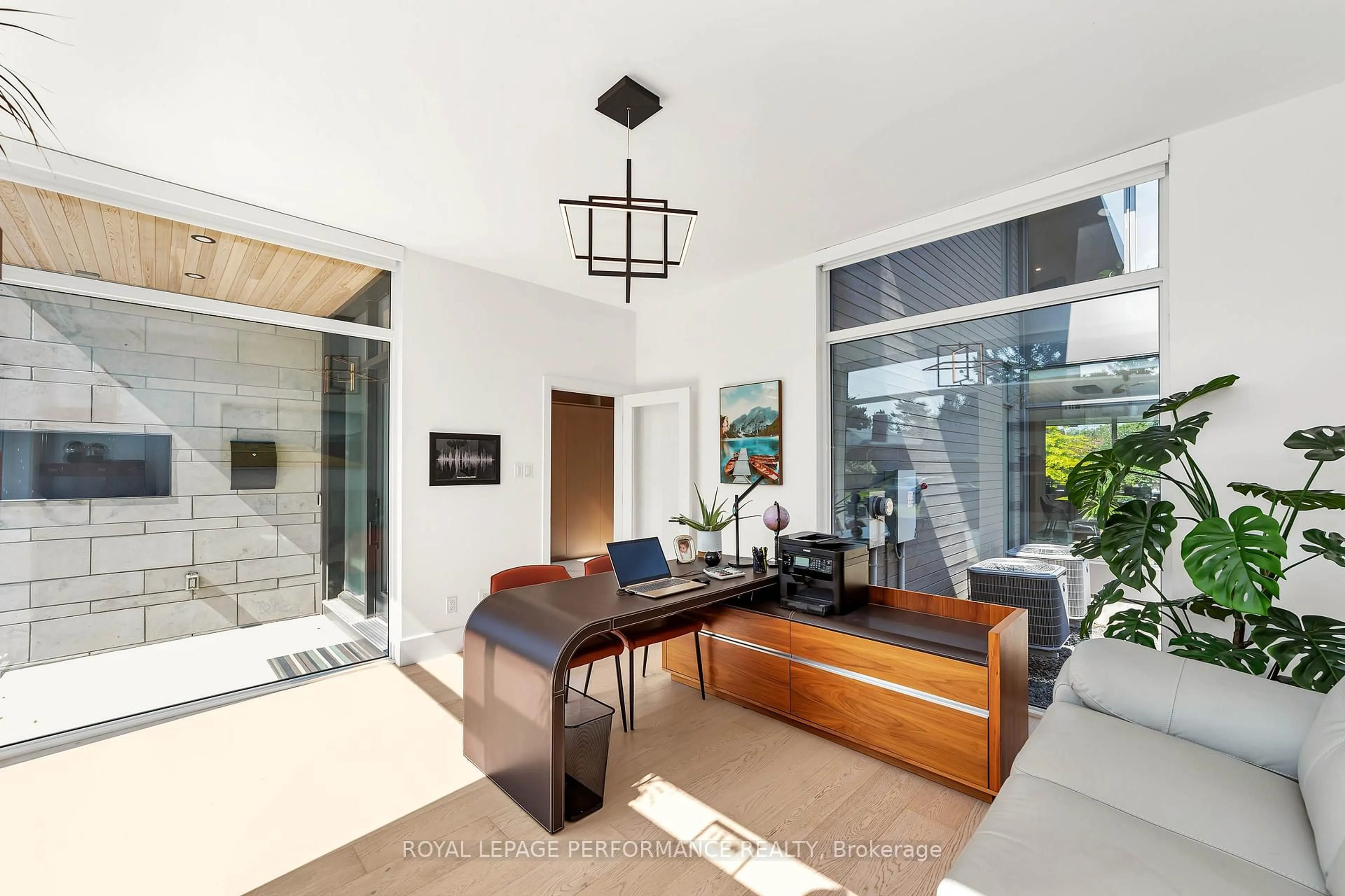 Unknown for 941 Winnington Ave, Ottawa Ontario K2B 5C6