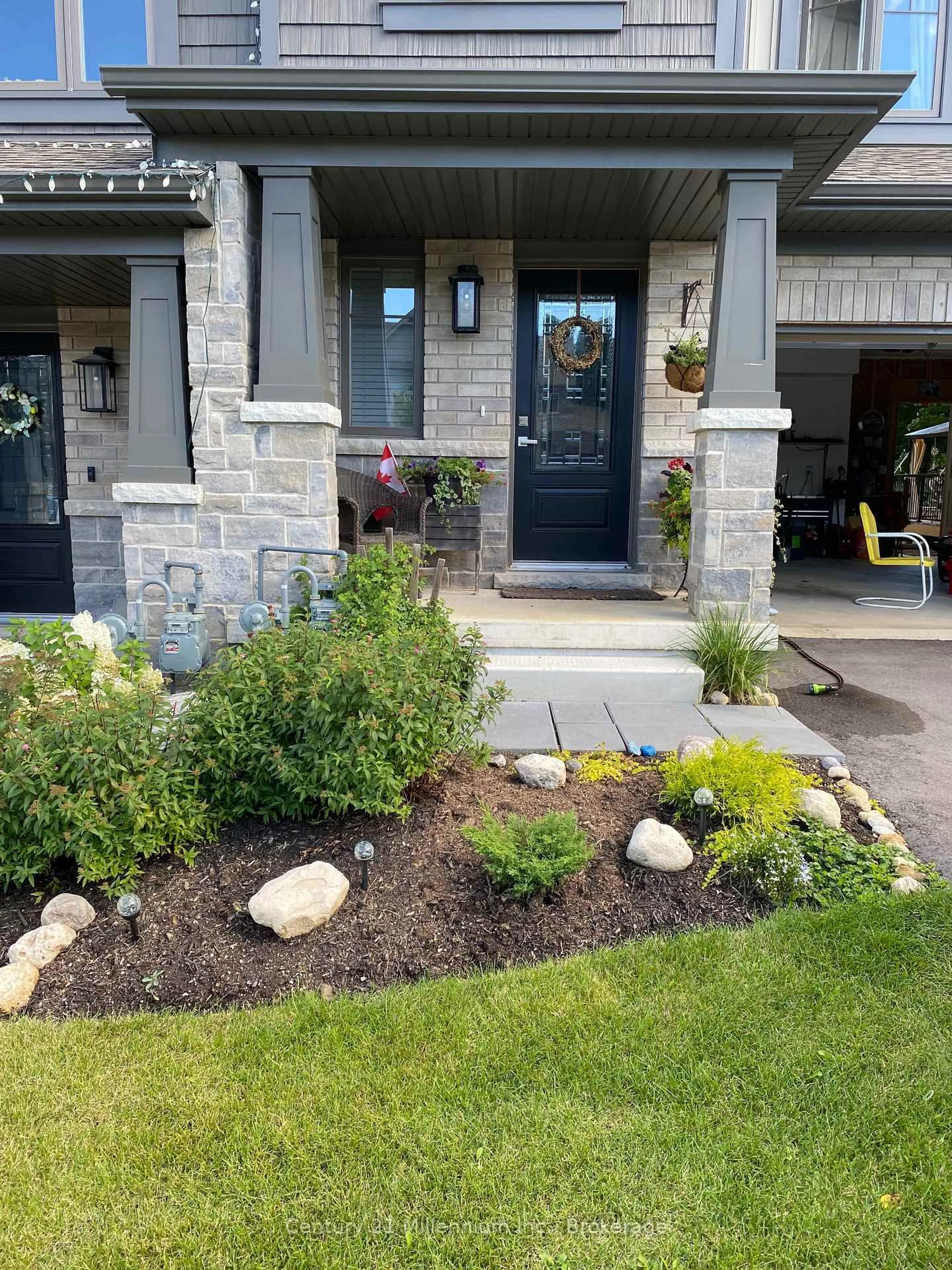 Indoor entryway for 103 Mullin St, Grey Highlands Ontario N0C 1H0