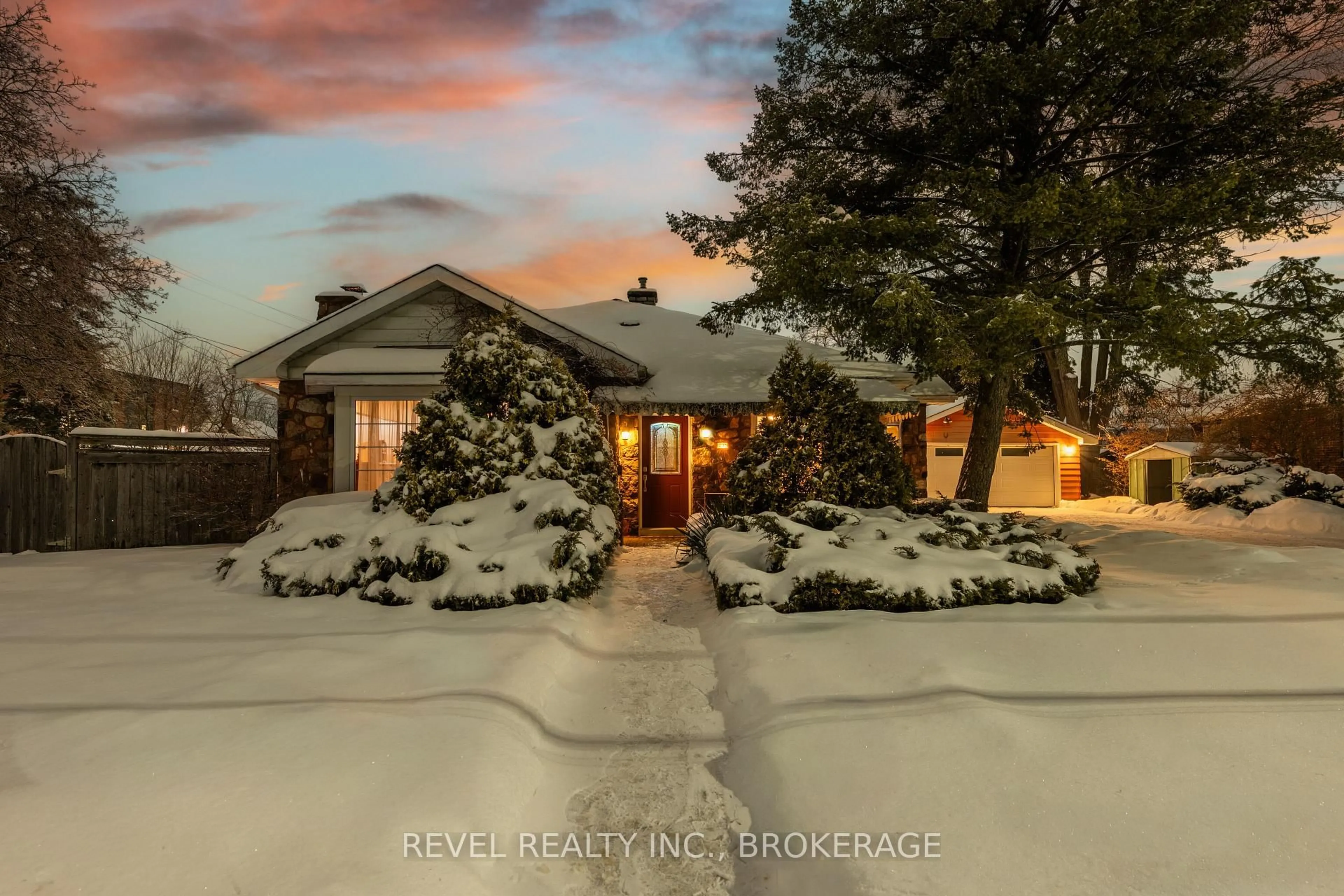 A pic from outside/outdoor area/front of a property/back of a property/a pic from drone, unknown for 235 Park St, Kingston Ontario K7L 1K4