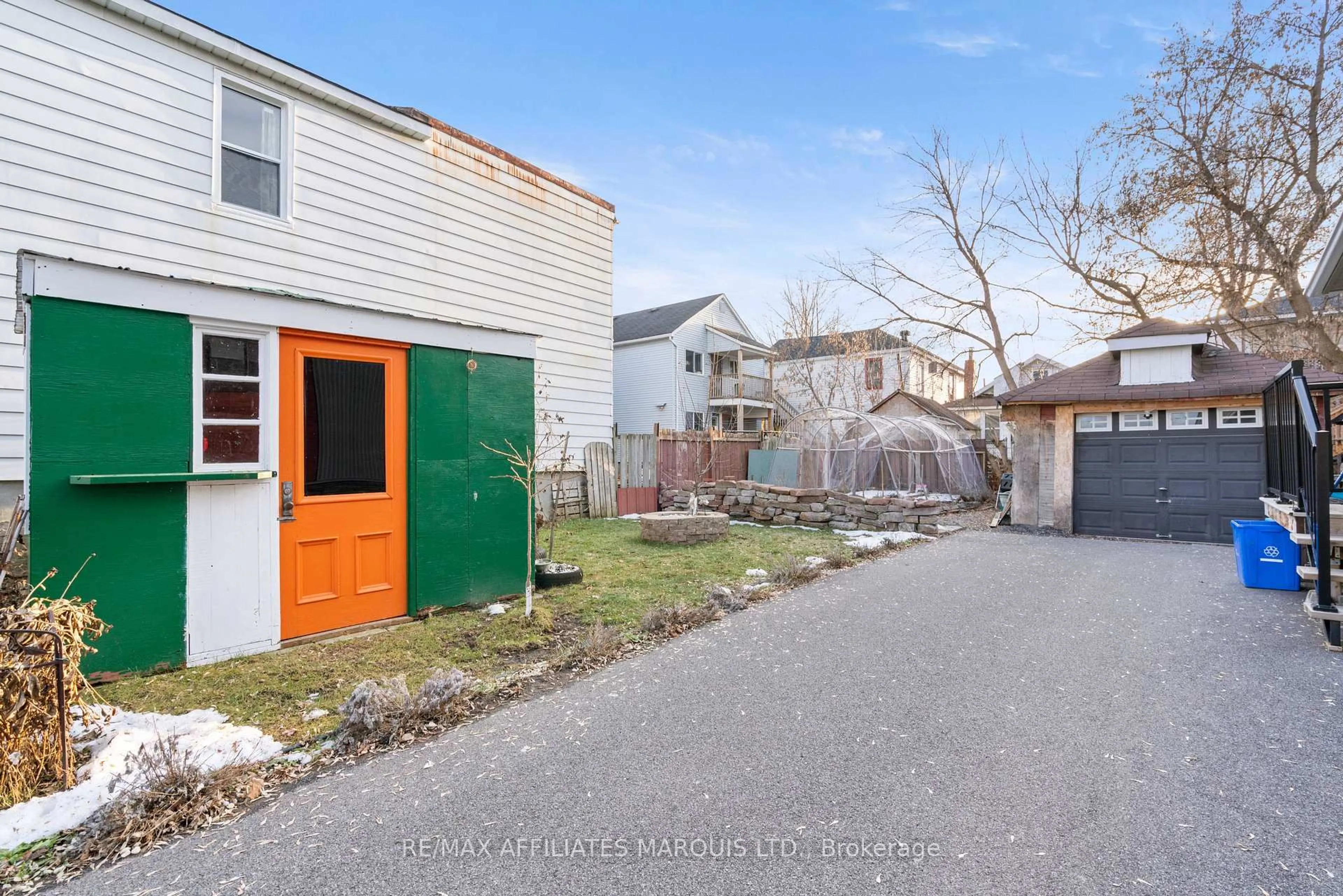 A pic from outside/outdoor area/front of a property/back of a property/a pic from drone, street for 310 Belmont St, Cornwall Ontario K6H 4Z6