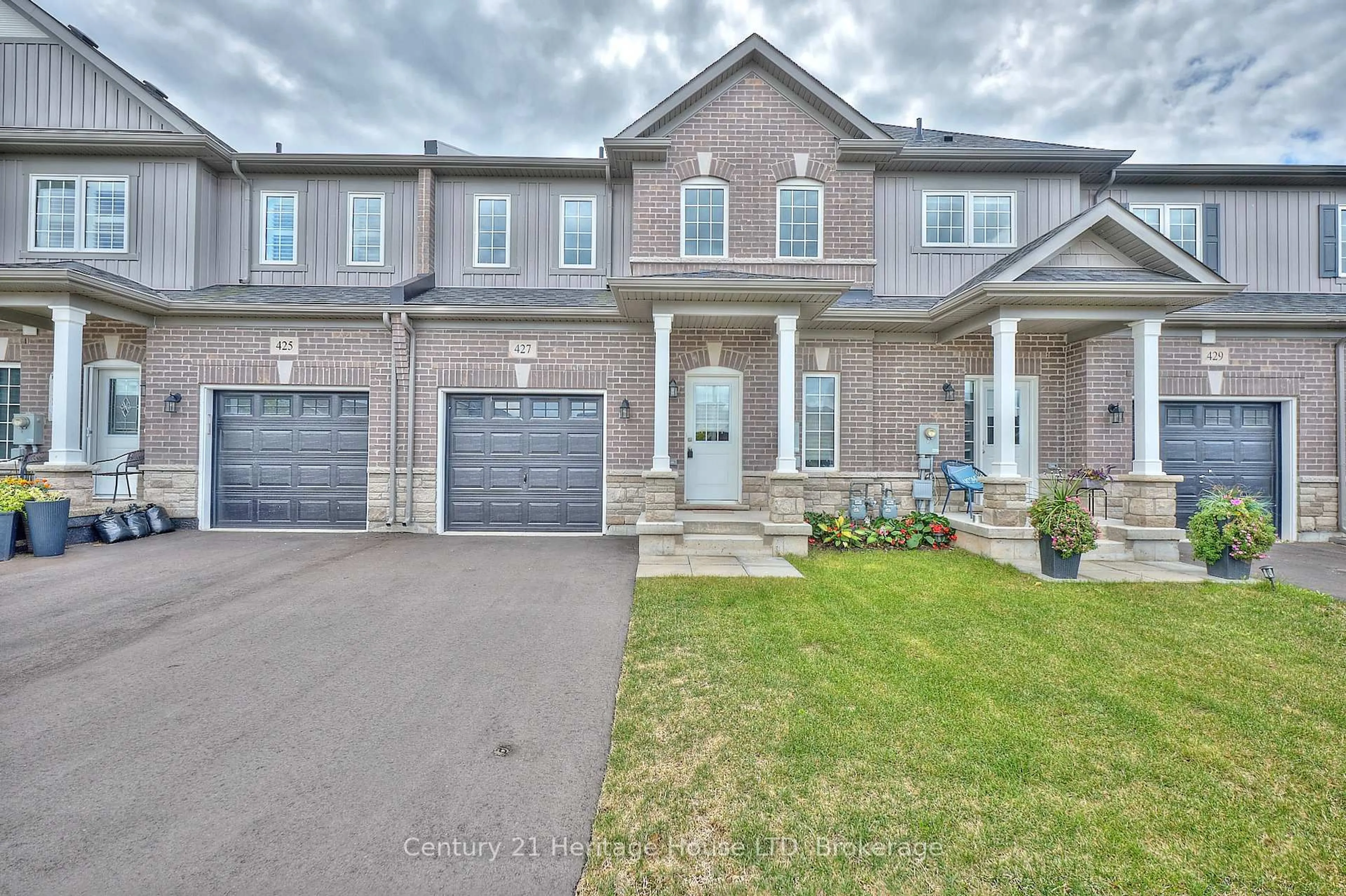 Home with brick exterior material, street for 427 Williams Cres, Fort Erie Ontario L2A 4P6