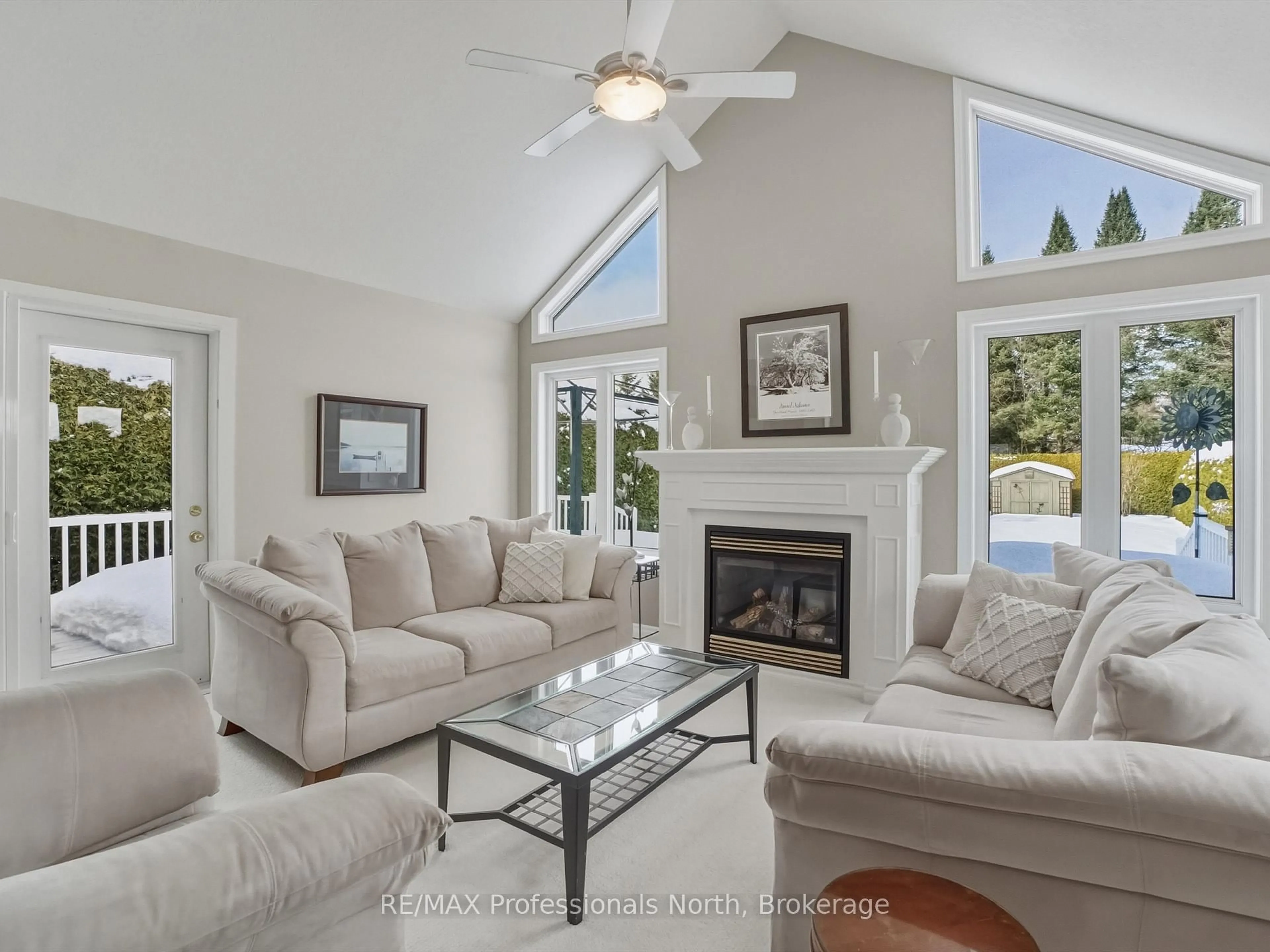 Living room with furniture, unknown for 77 Ewing St, Bracebridge Ontario P1L 2H7